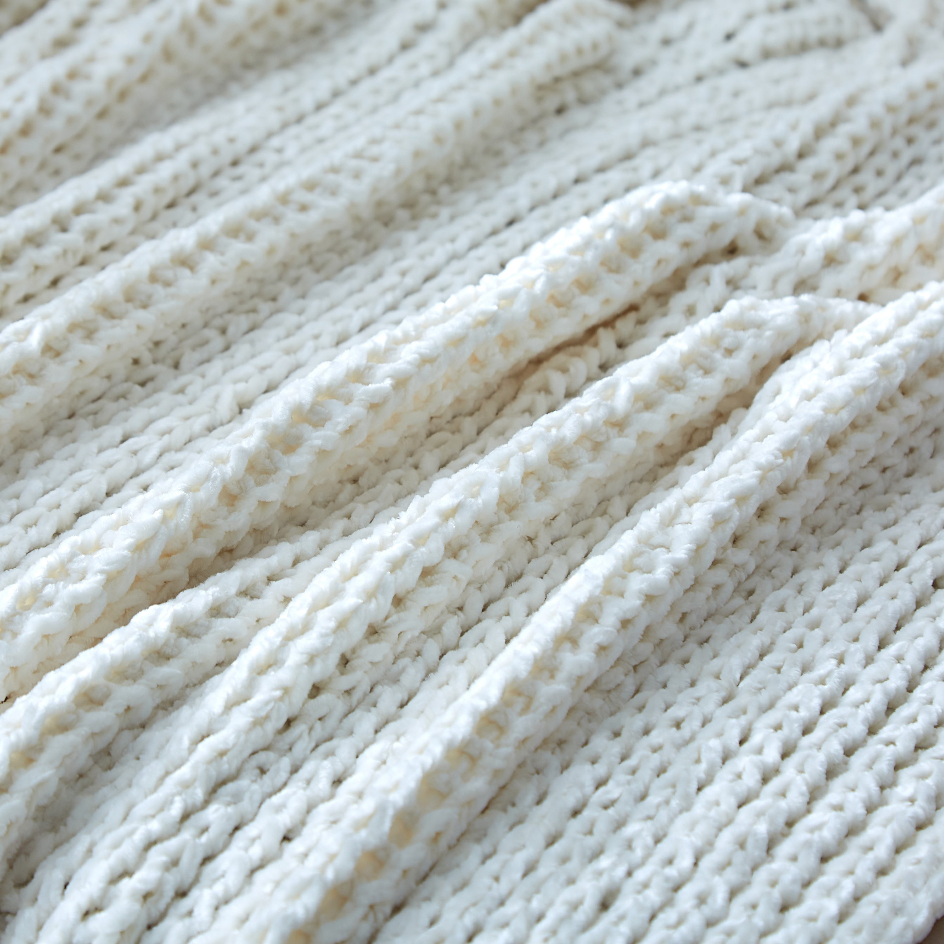 بطانية خفيفة شنيل من هانا - 130x170 سم-hbxhomeware-hbxbedroom-image-3
