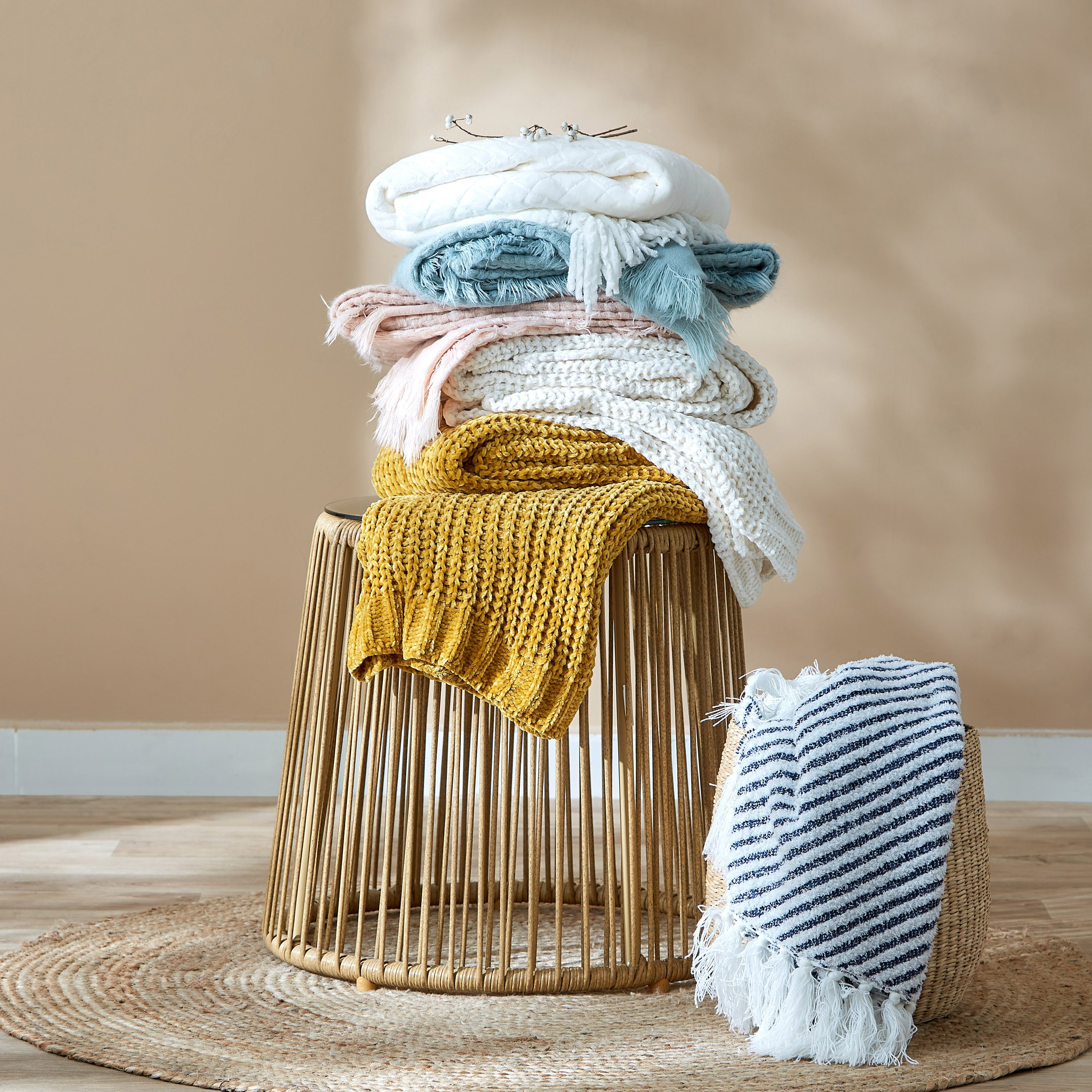 بطانية خفيفة شنيل من هانا - 130x170 سم-hbxhomeware-hbxbedroom-image-6