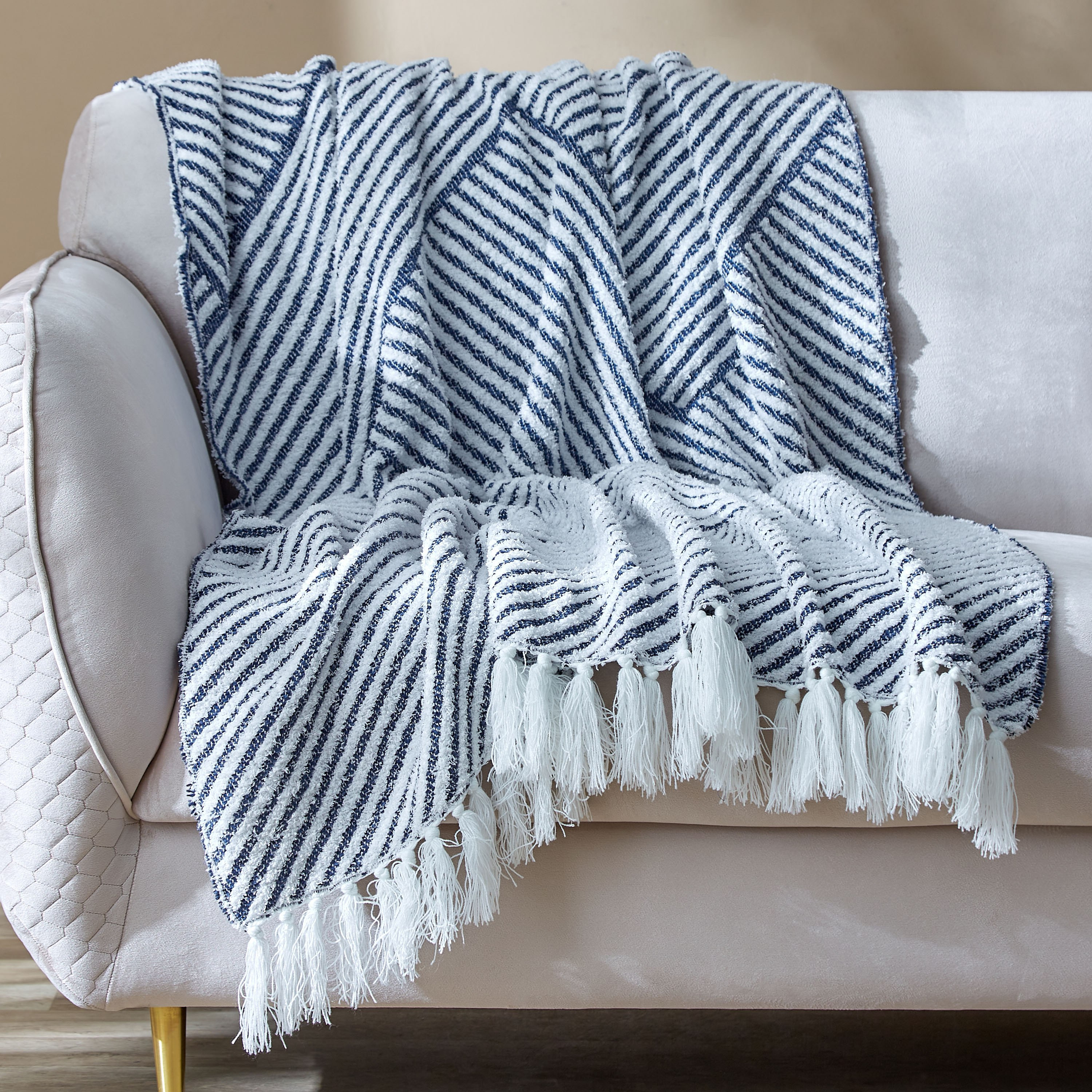 بطانية خفيفة شنيل من هانا - 120x160 سم-hbxhomeware-hbxbedroom-image-1