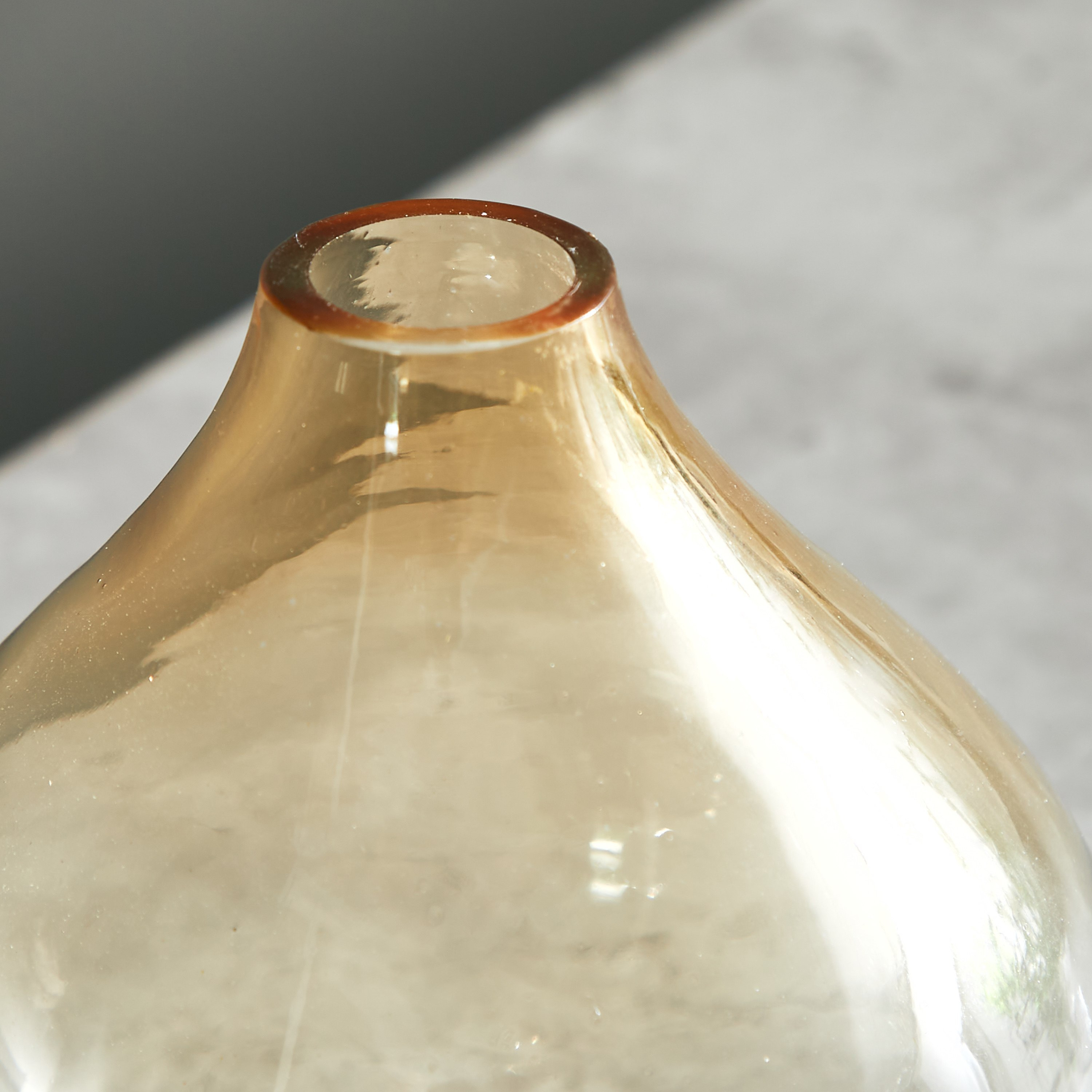مزهرية زجاج بأطراف ضيقة من أومبري - 12.7x12.7 سم-hbxbedroom-decorandaccessories-vases-image-3