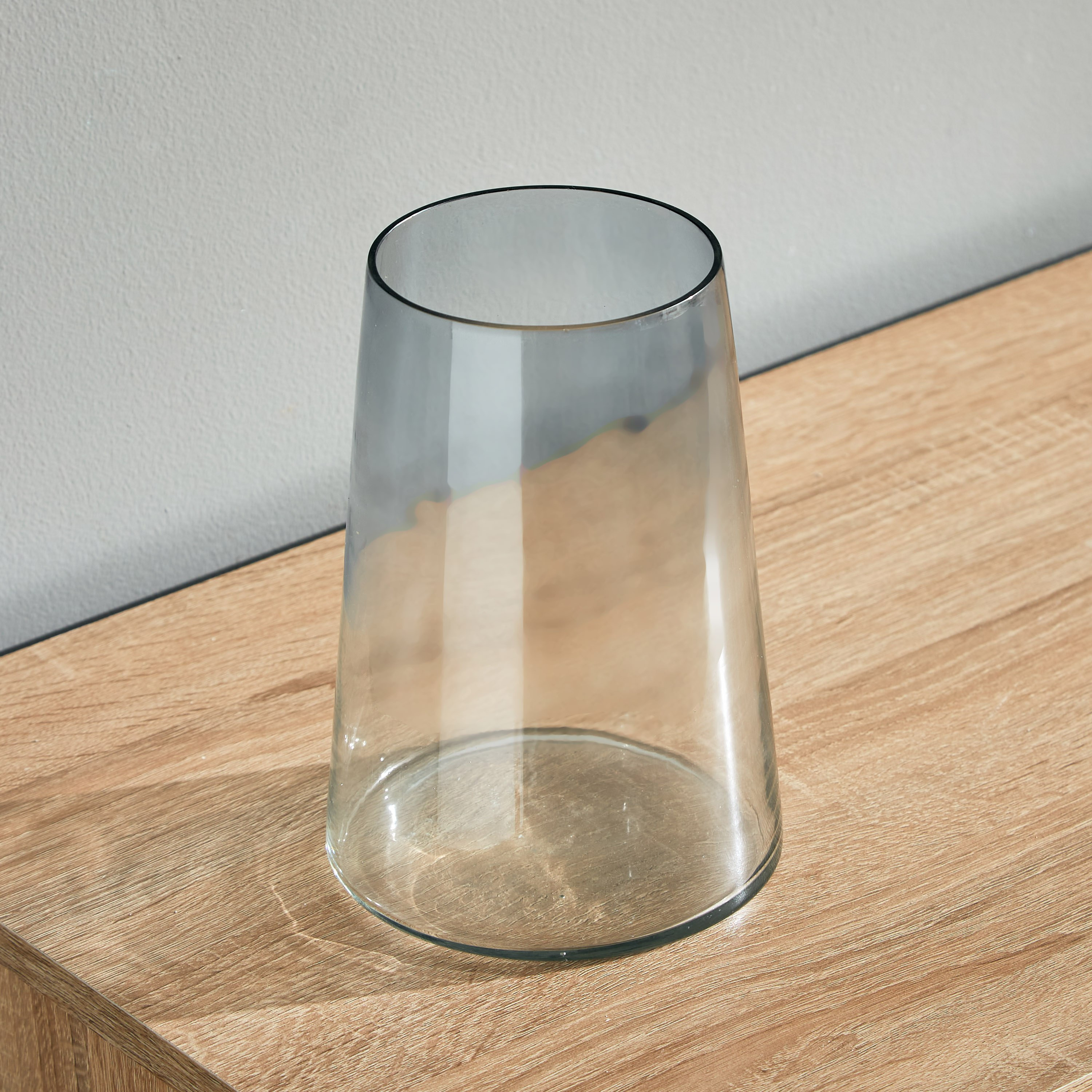 مزهرية زجاجية صغيرة مدبّبة من أومبري - 14×20.5 سم-hbxbedroom-decorandaccessories-vases-image-2