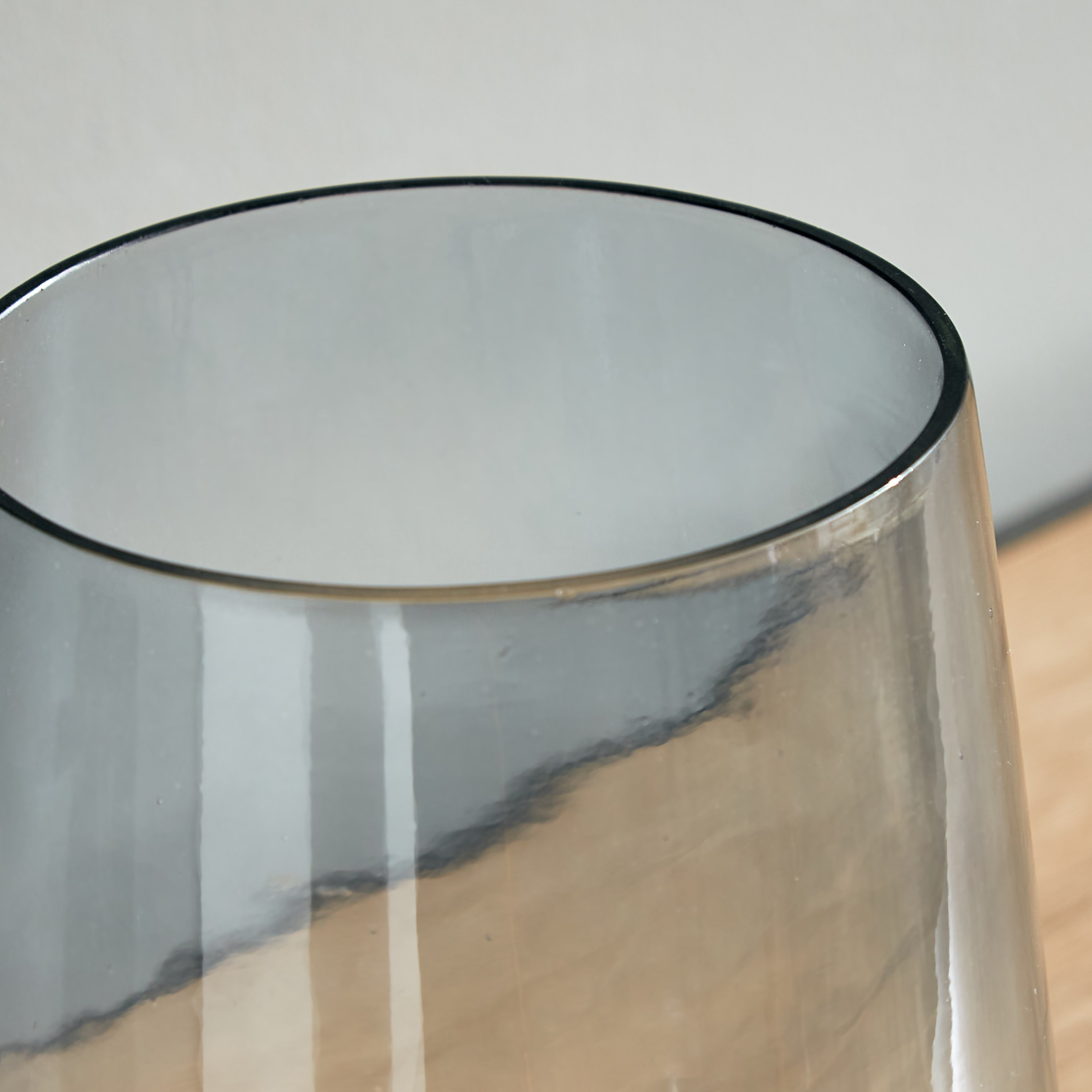 مزهرية زجاجية صغيرة مدبّبة من أومبري - 14×20.5 سم-hbxbedroom-decorandaccessories-vases-image-3