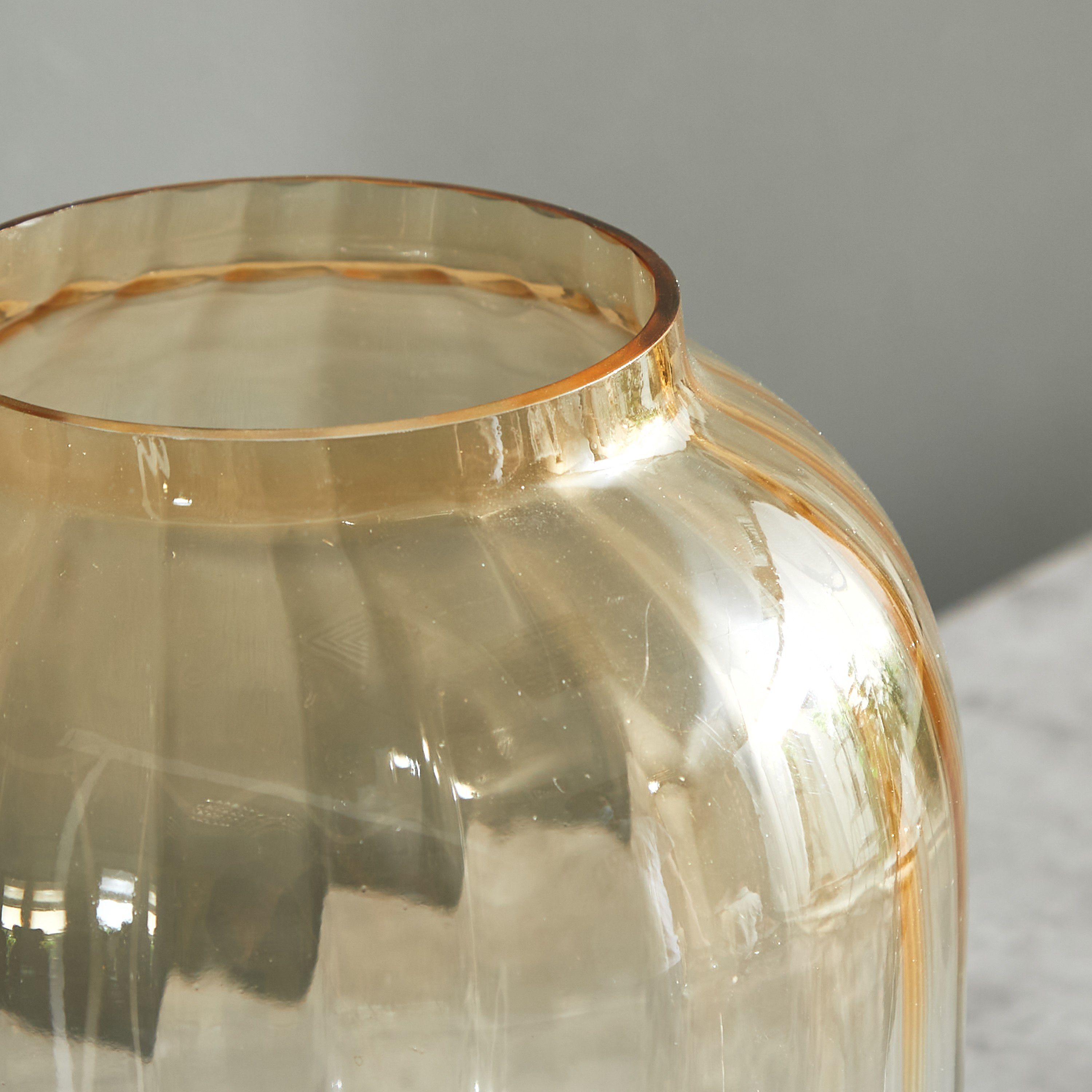 مزهرية زجاج صغيرة من أومبري - 16.5x20.3 سم-hbxbedroom-decorandaccessories-vases-image-3