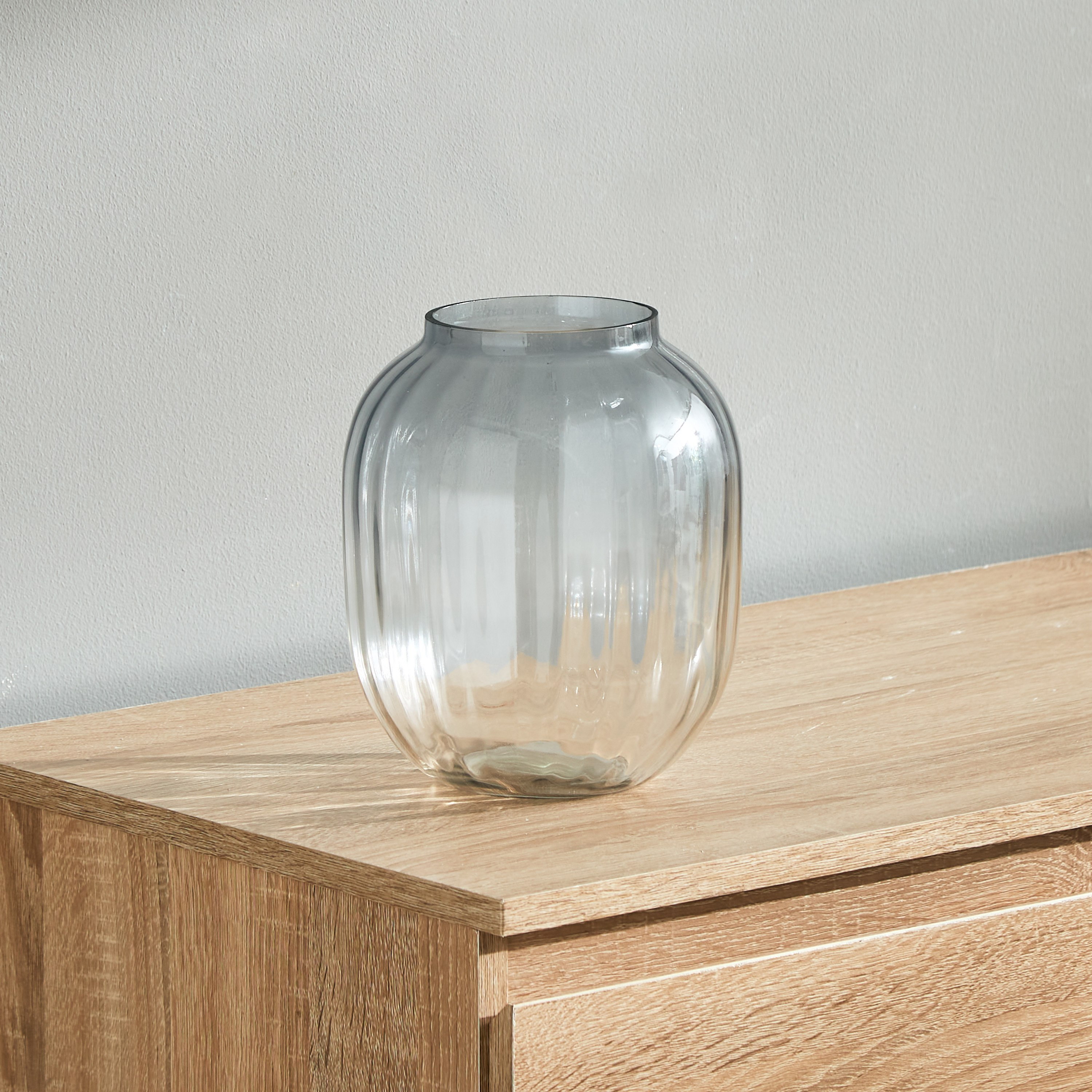 مزهرية زجاج صغيرة من أومبري - 16.5x20.3 سم-hbxbedroom-decorandaccessories-vases-image-1