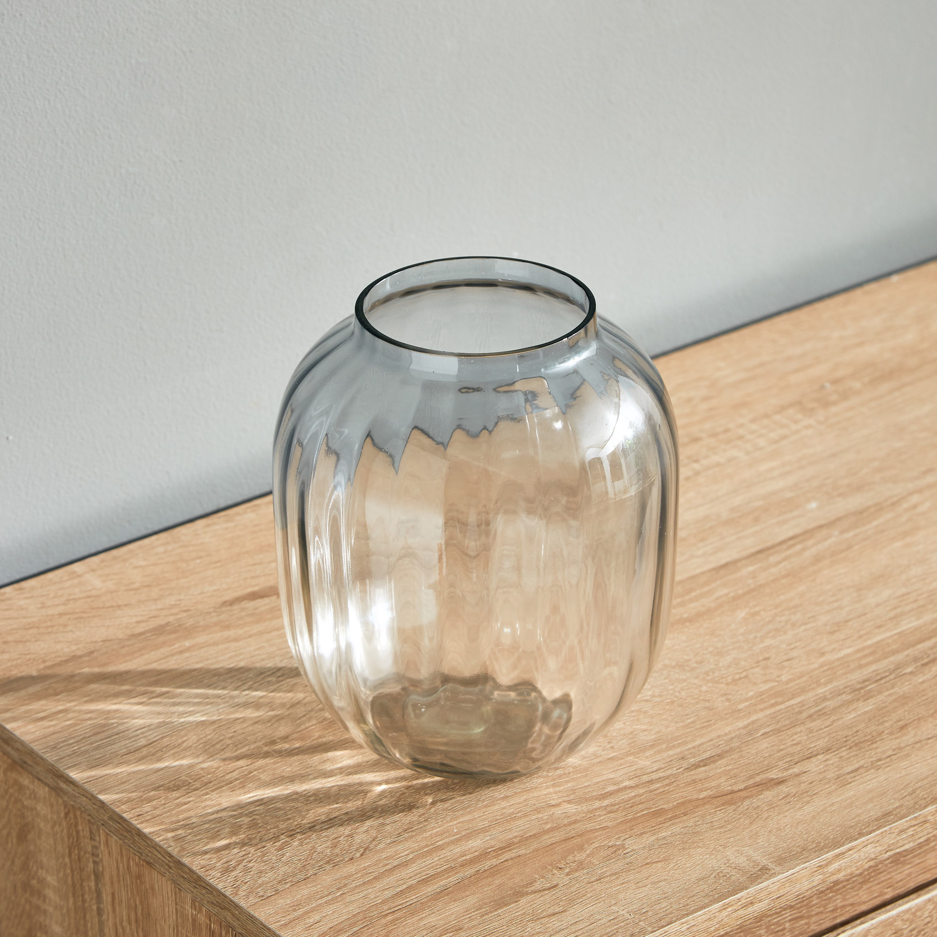 مزهرية زجاج صغيرة من أومبري - 16.5x20.3 سم-hbxbedroom-decorandaccessories-vases-image-2