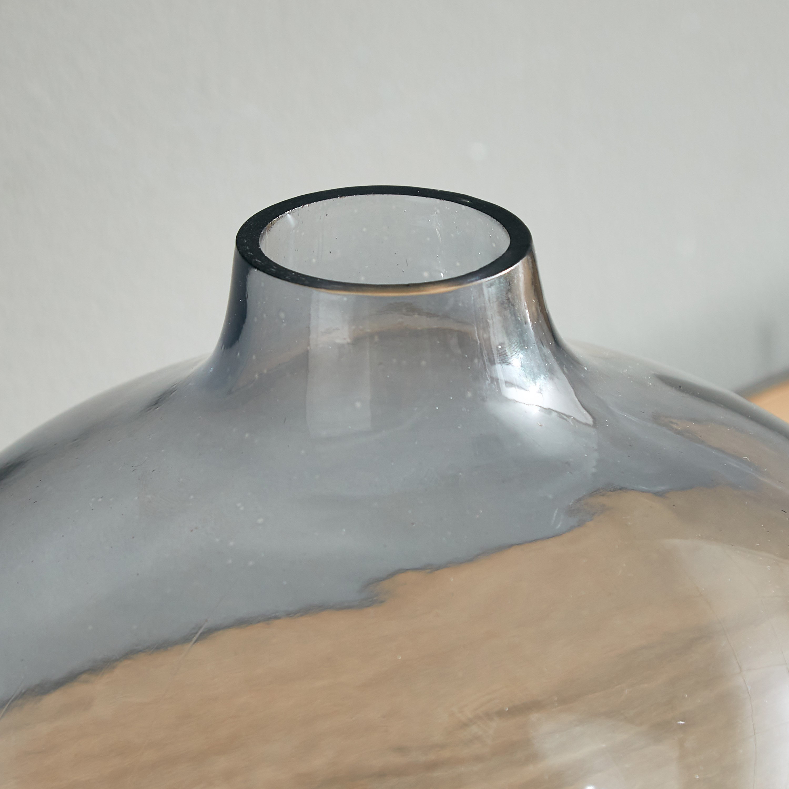 Ombre Round Glass Vase - 20.3x17.7 cm-hbxbedroom-decorandaccessories-vases-image-3