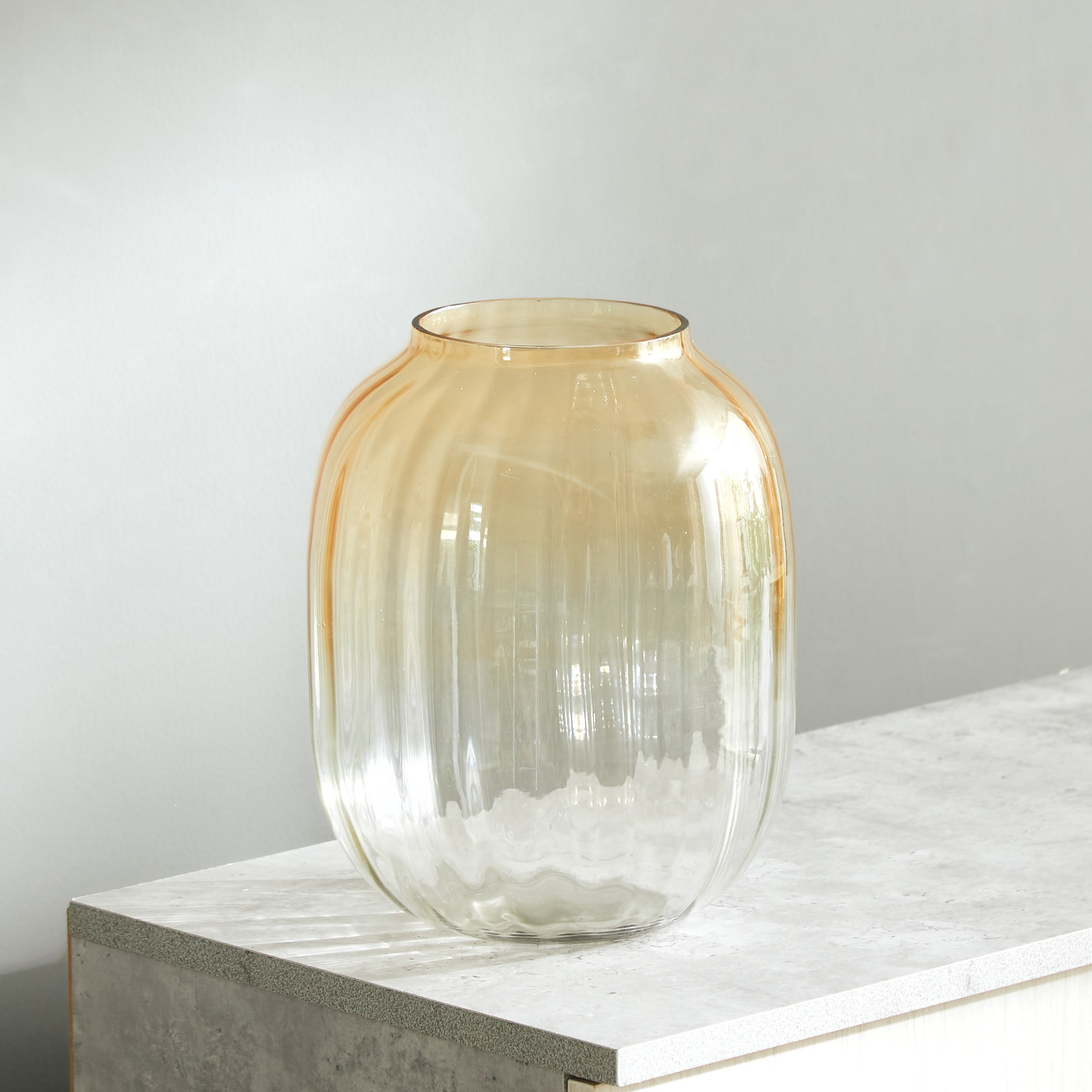 مزهرية زجاج كبيرة من أومبري - 16.5×25.4 سم-hbxbedroom-decorandaccessories-vases-image-1