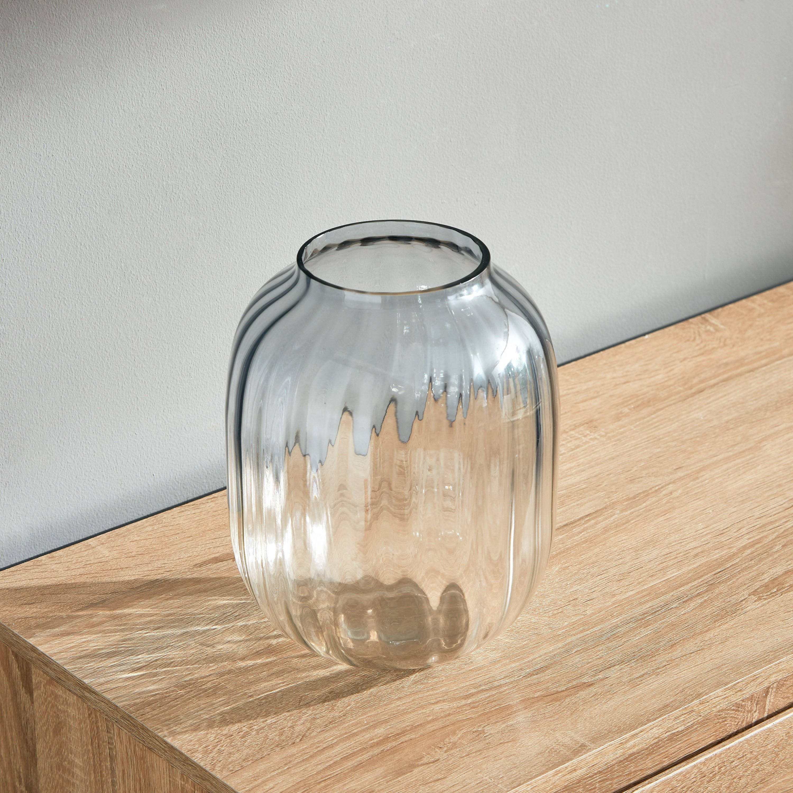 مزهرية زجاج كبيرة من أومبري - 16.5×25.4 سم-hbxbedroom-decorandaccessories-vases-image-2