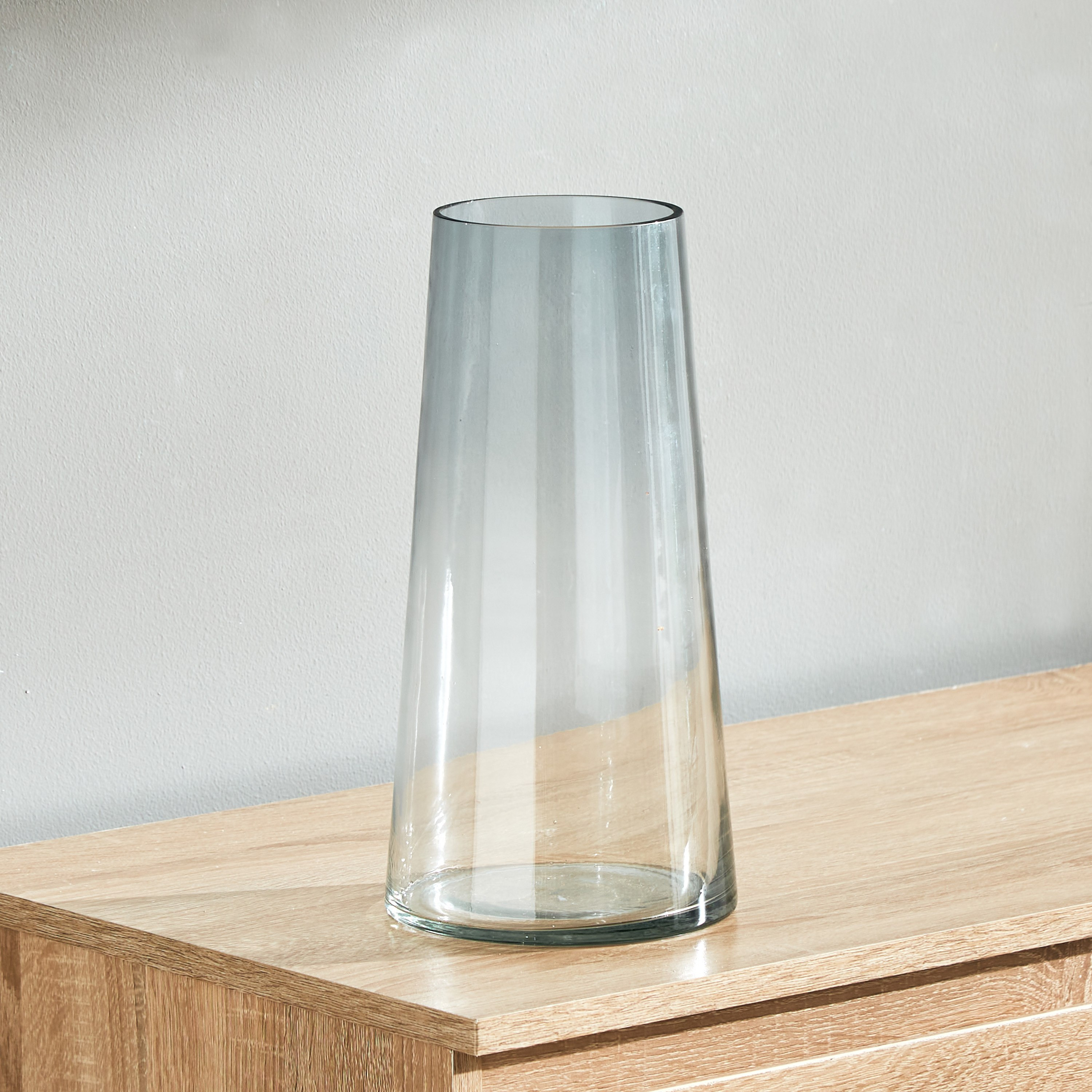 مزهرية زجاج كبيرة مدببة من أومبير - 13.9x30.4 سم-hbxbedroom-decorandaccessories-vases-image-1