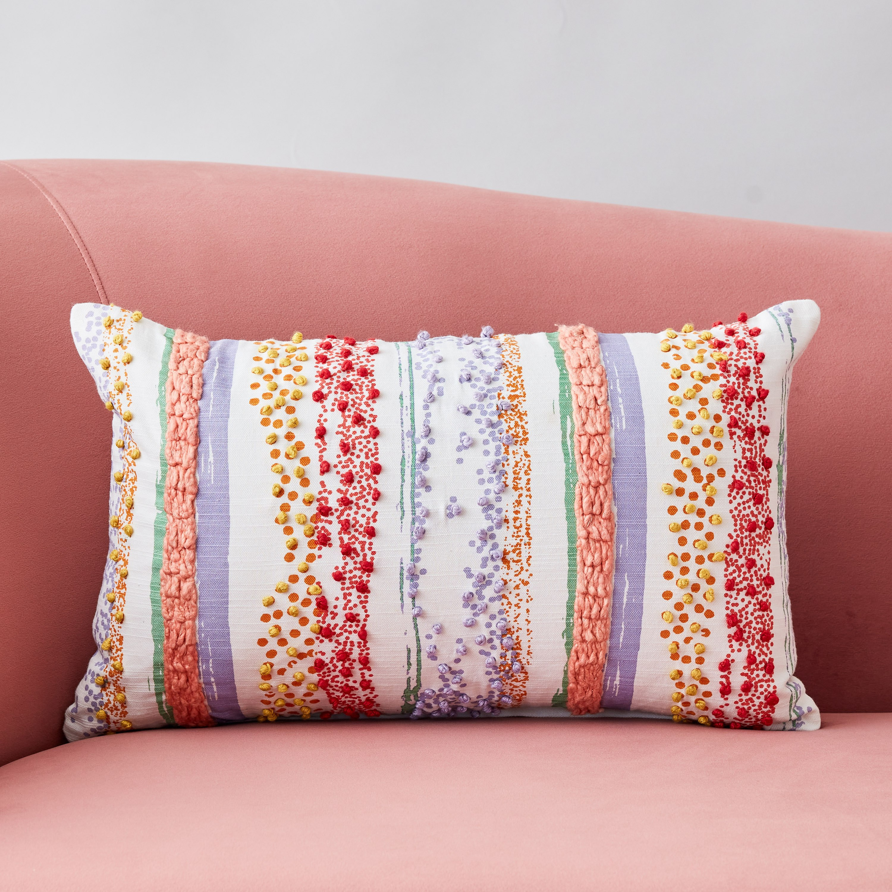 وسادة محشوة بتطريز مقلّم من صني ستيت كيث - 30x50 سم-hbxlivingroom-furnishings-cushionsandcovers-filledcushions-image-1
