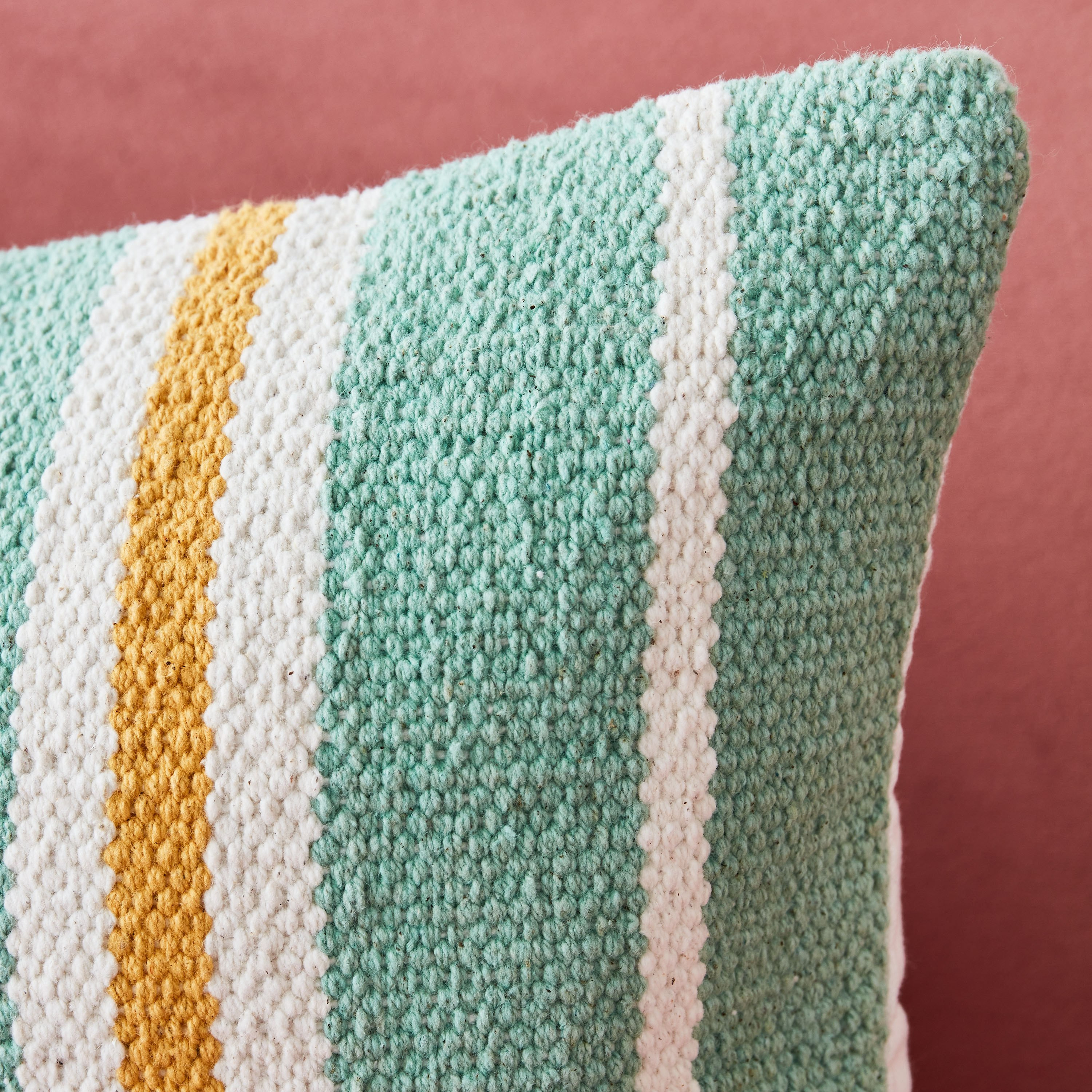وسادة محشوة مقلّمة منسوجة يدويًا من صني ستيت لاري - 30x50 سم-hbxlivingroom-furnishings-cushionsandcovers-filledcushions-image-3