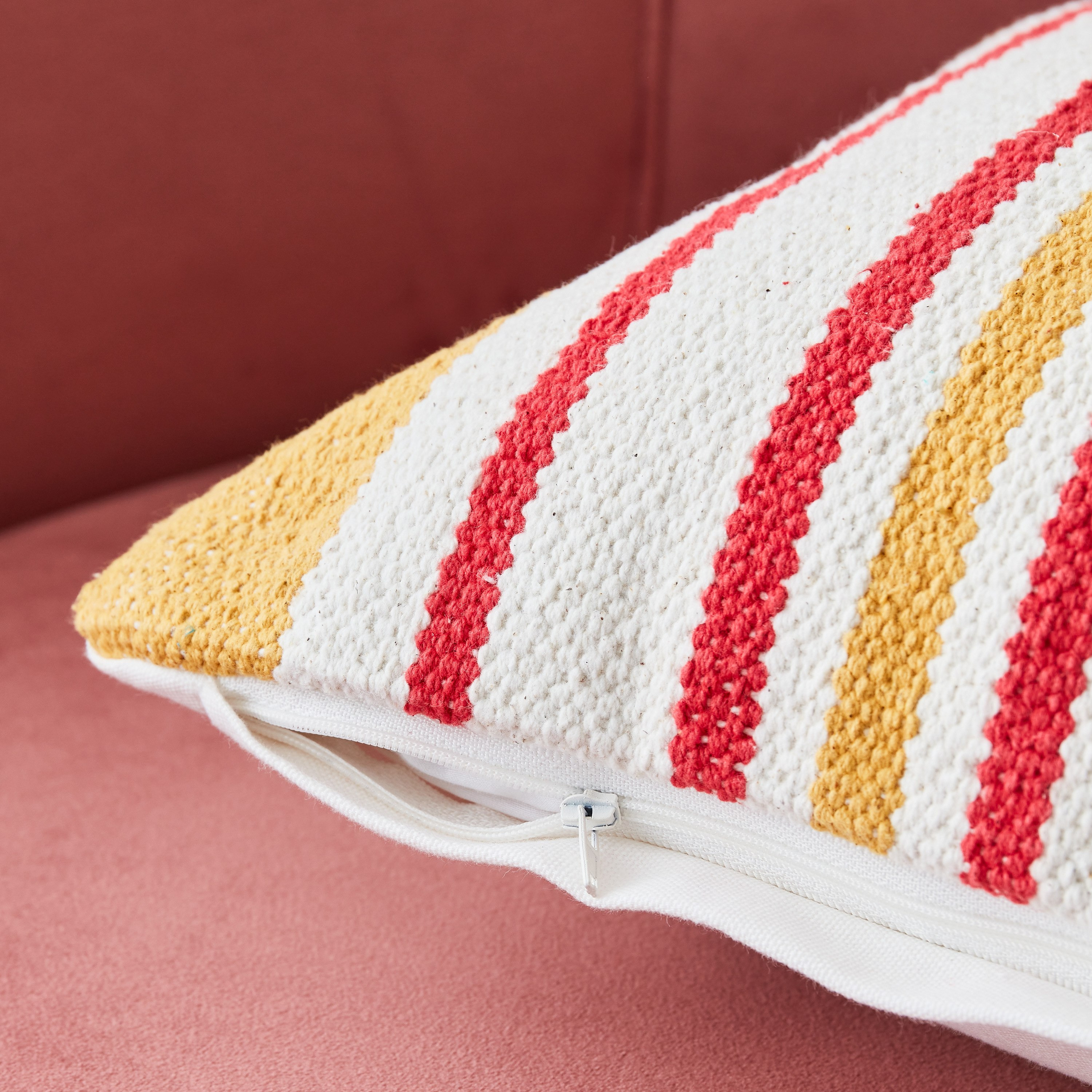 وسادة محشوة مقلّمة منسوجة يدويًا من صني ستيت لاري - 30x50 سم-hbxlivingroom-furnishings-cushionsandcovers-filledcushions-image-4