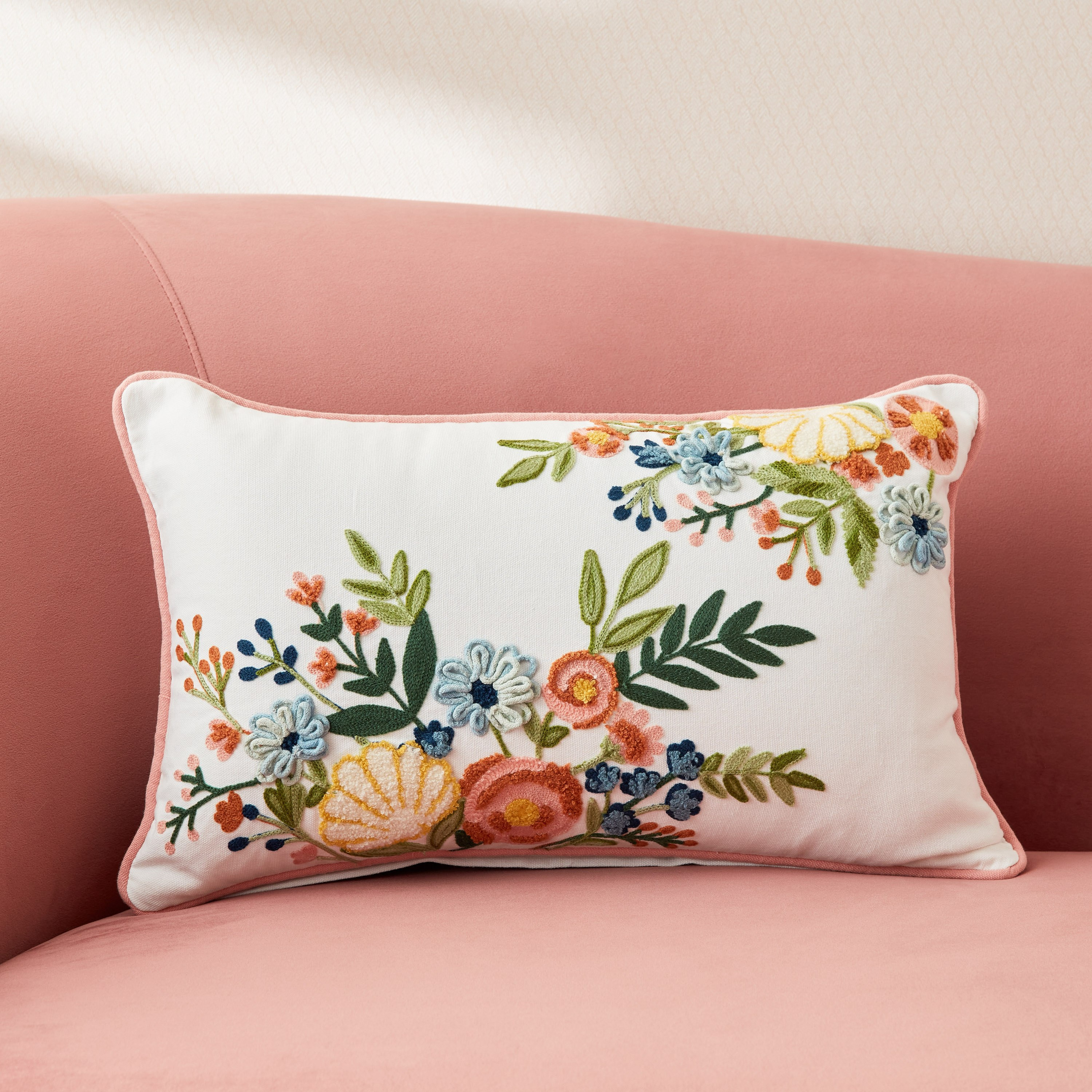 وسادة محشوّة بتطريز من بلووم ليلى - 30x50 سم-hbxlivingroom-furnishings-cushionsandcovers-filledcushions-image-1