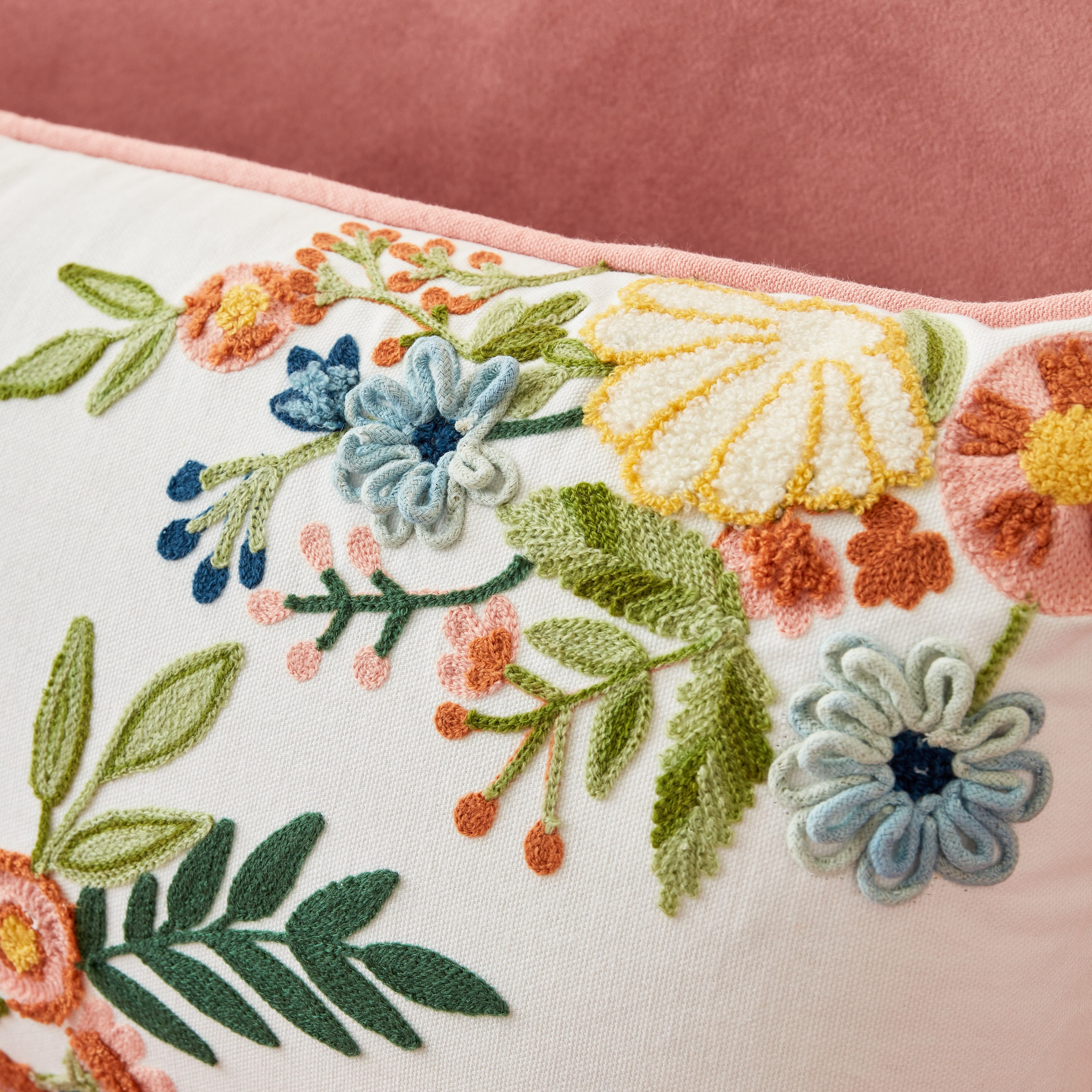 وسادة محشوّة بتطريز من بلووم ليلى - 30x50 سم-hbxlivingroom-furnishings-cushionsandcovers-filledcushions-image-3