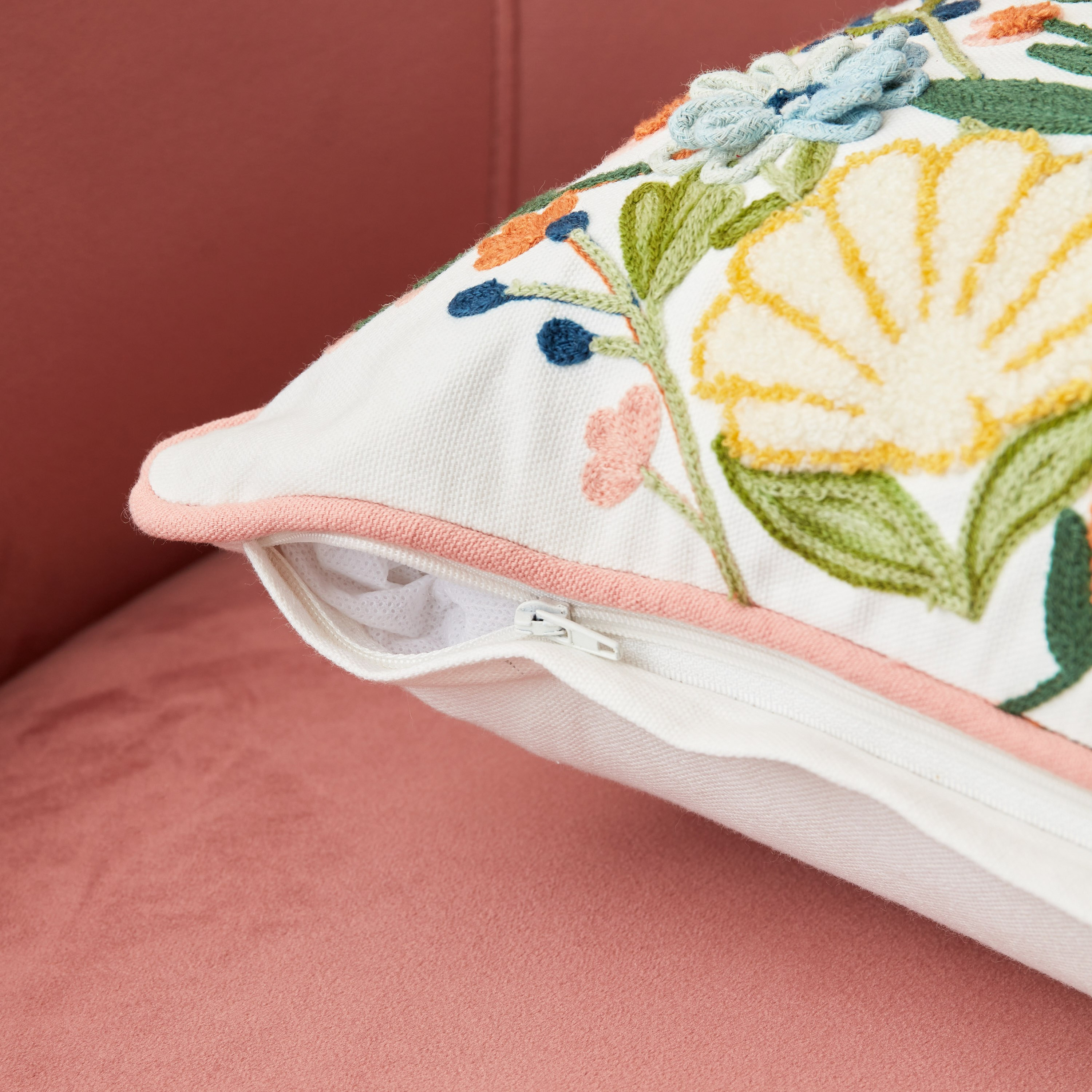 وسادة محشوّة بتطريز من بلووم ليلى - 30x50 سم-hbxlivingroom-furnishings-cushionsandcovers-filledcushions-image-4