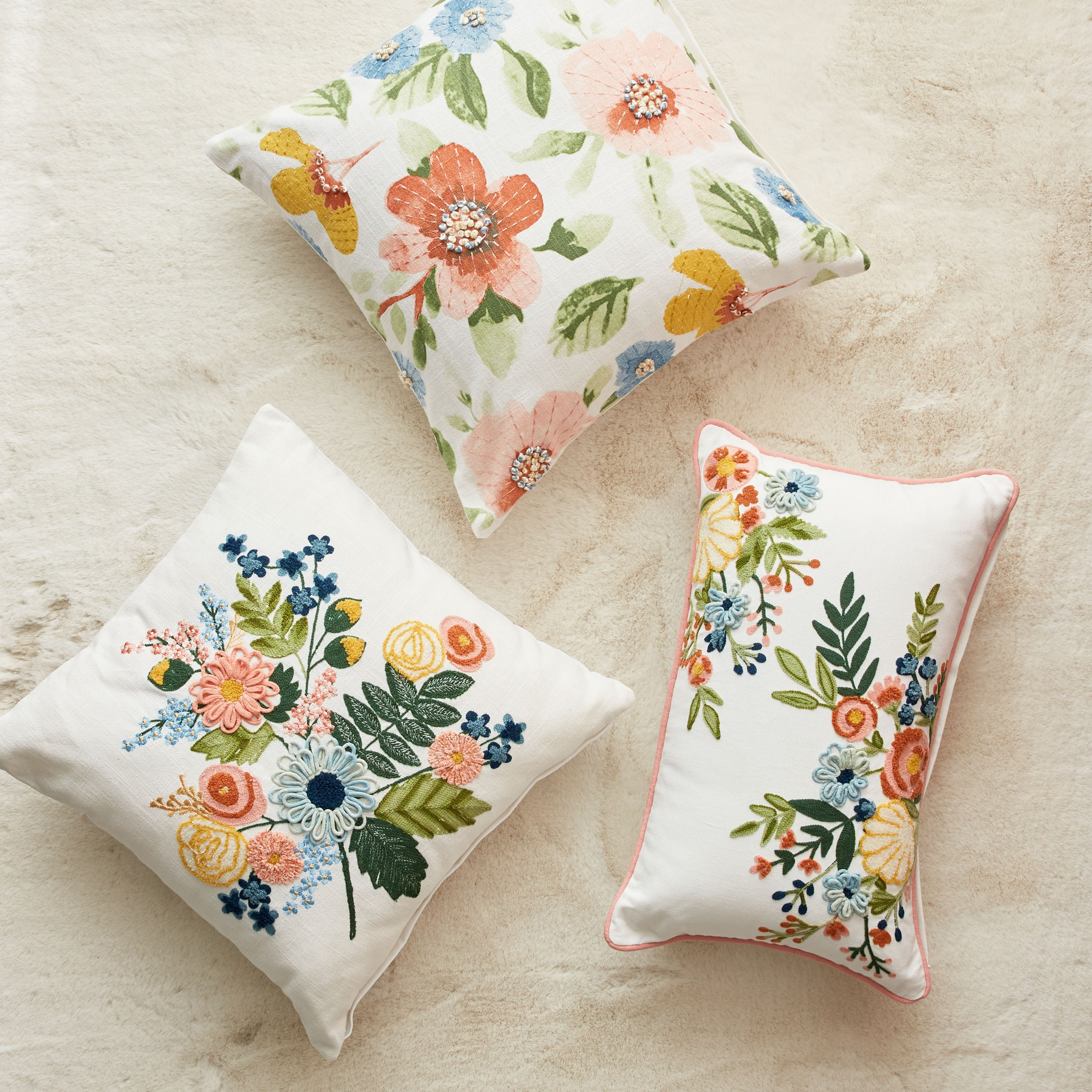 وسادة محشوّة بتطريز وطبعات من بلووم كالي - 45x45 سم-hbxlivingroom-furnishings-cushionsandcovers-filledcushions-image-6