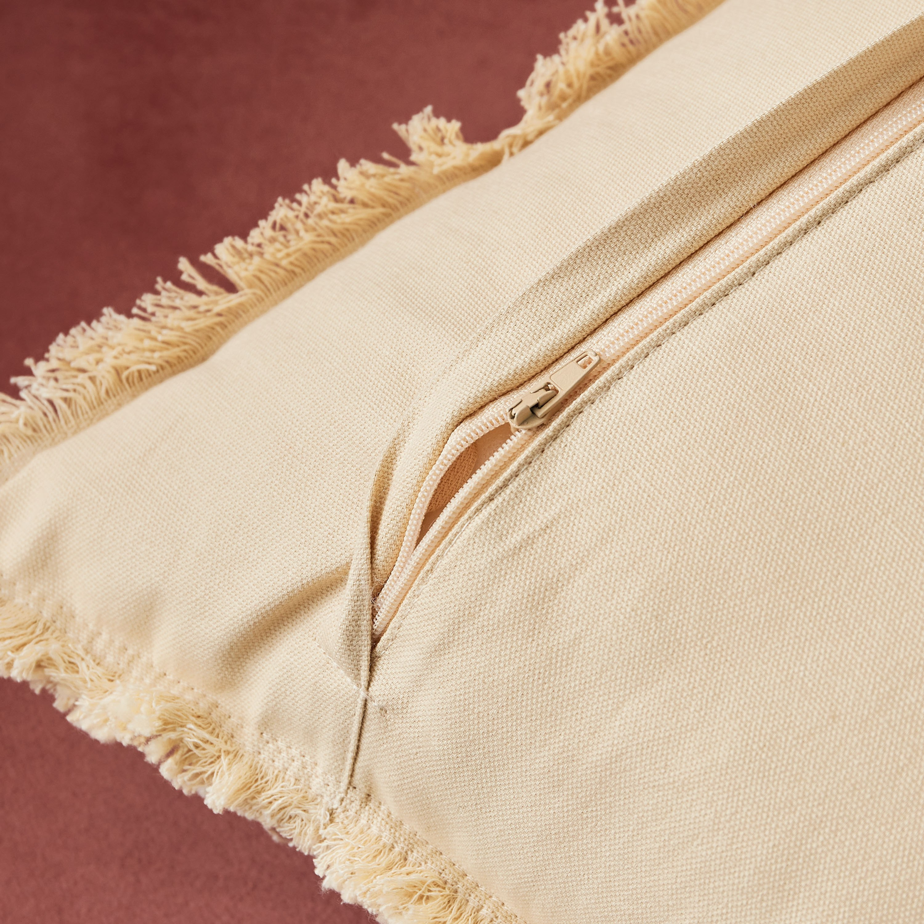 غطاء وسادة سادة سلوب بشراشيب من فريا - 45x45 سم-hbxhomeware-cushionsandcovers-cushioncovers-image-4