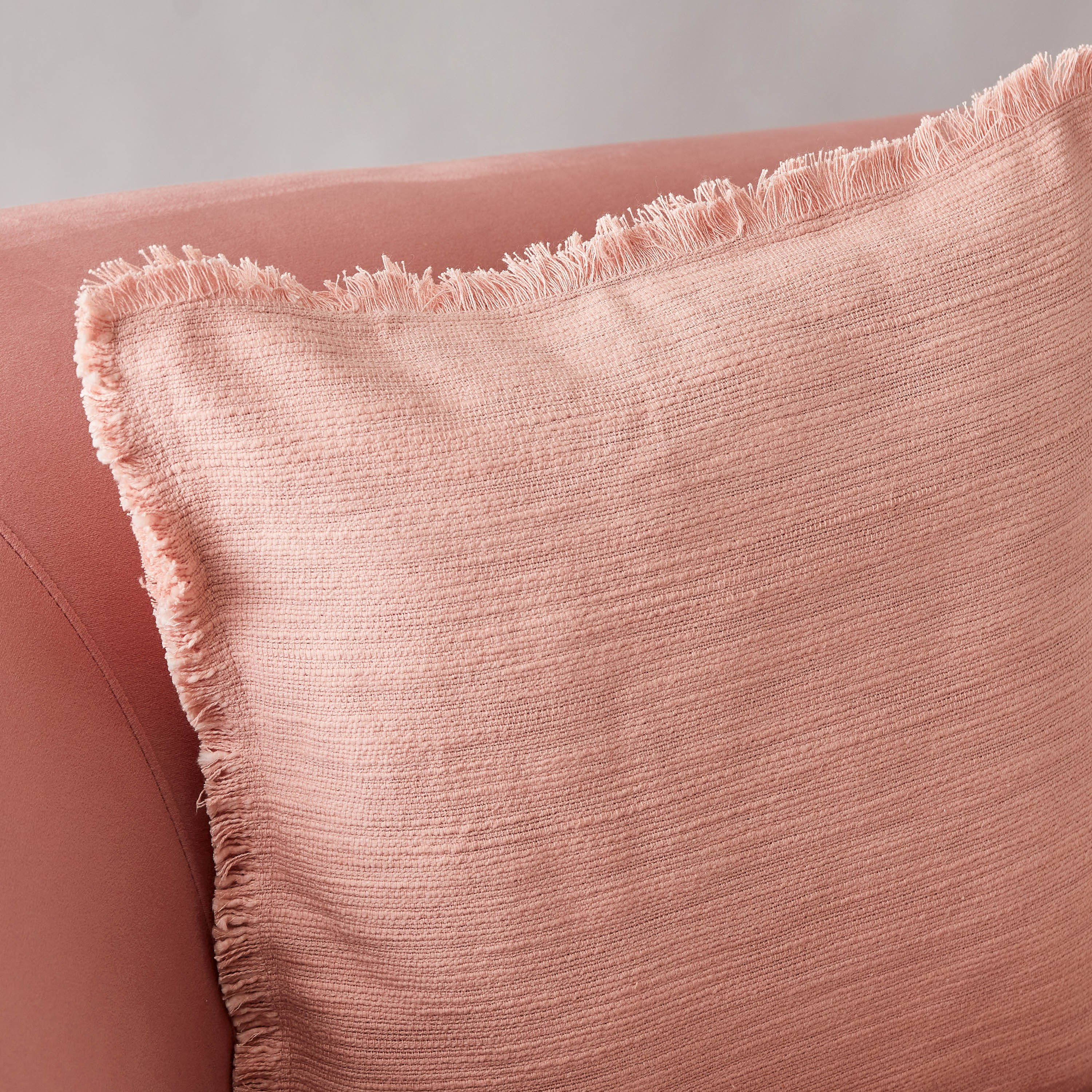 غطاء وسادة سادة سلوب بشراشيب من فريا - 45x45 سم-hbxhomeware-cushionsandcovers-cushioncovers-image-2