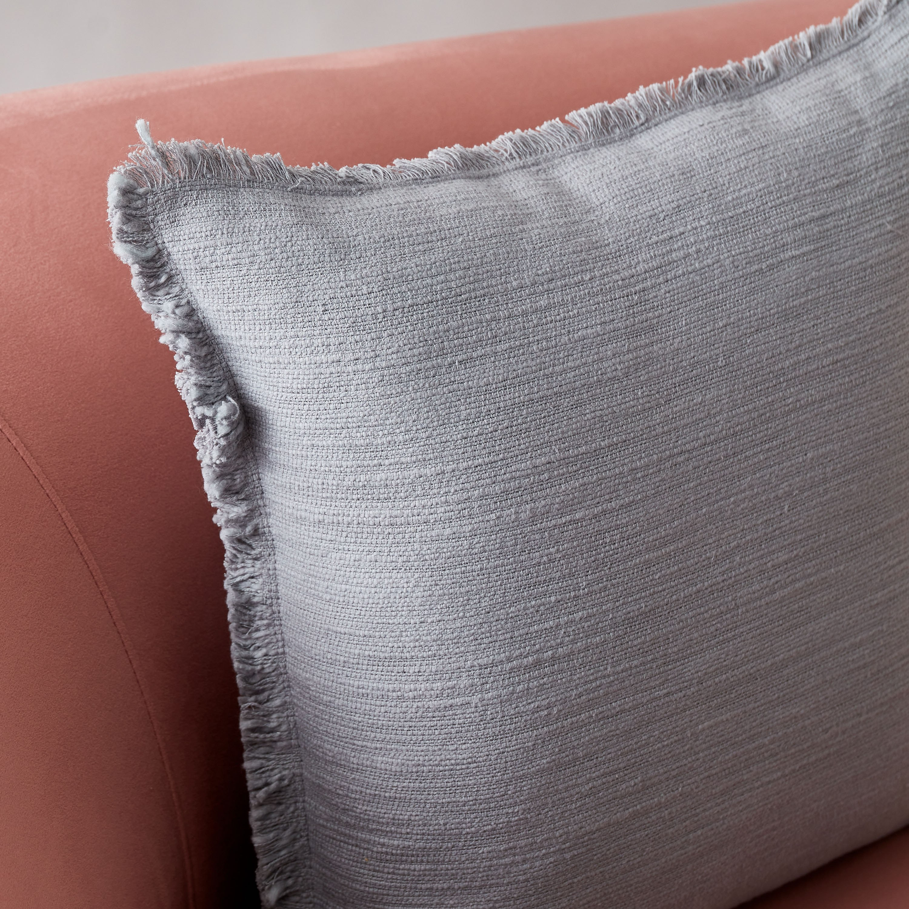 غطاء وسادة سادة سلوب بشراشيب من فريا - 45x45 سم-hbxhomeware-cushionsandcovers-cushioncovers-image-2