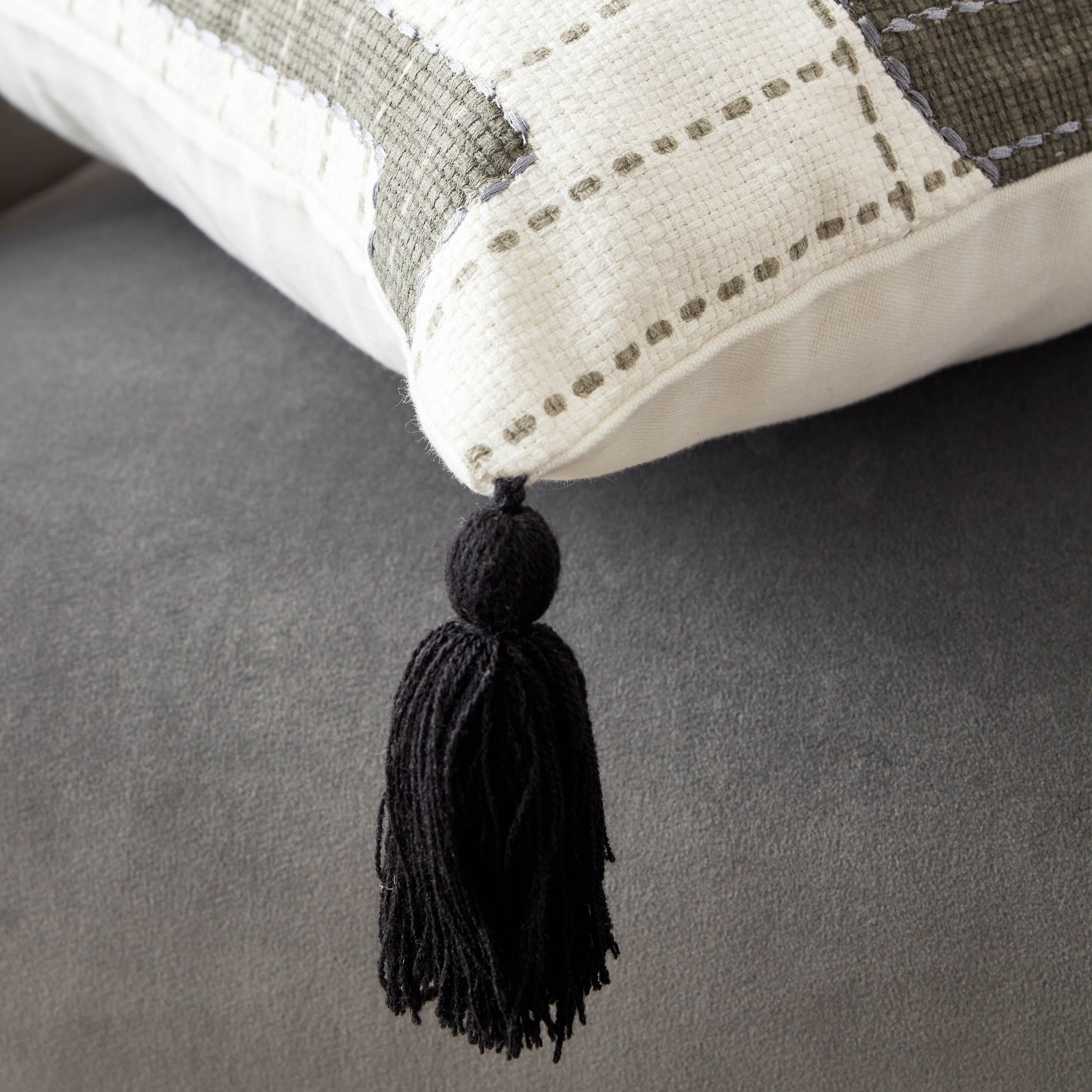 غطاء وسادة بدرزات من بي & دبليو داريل - 45x45 سم-hbxhomeware-cushionsandcovers-cushioncovers-image-3