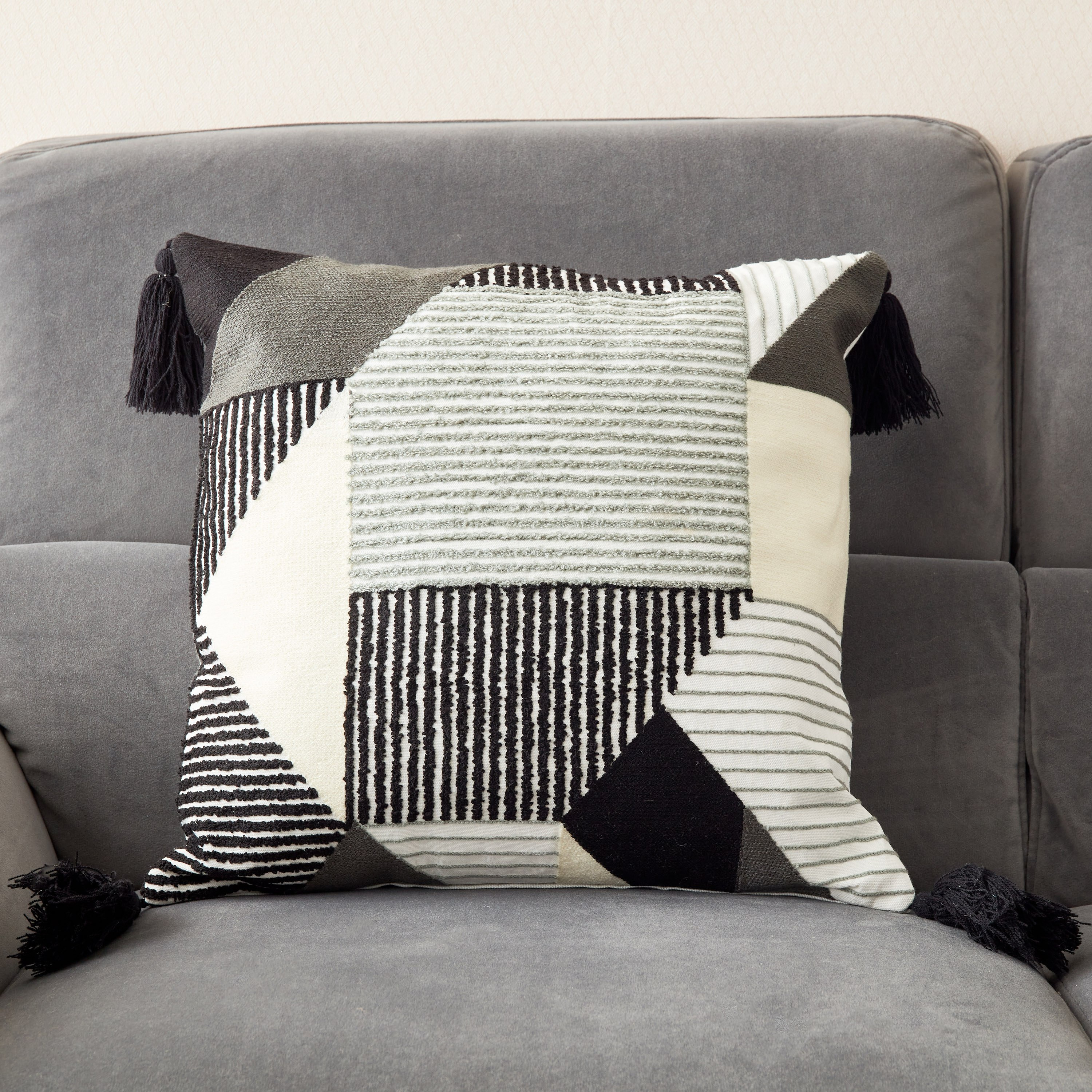 غطاء وسادة مزيّن من بي & دبليو فيليب - 45x45 سم-hbxhomeware-cushionsandcovers-cushioncovers-image-1
