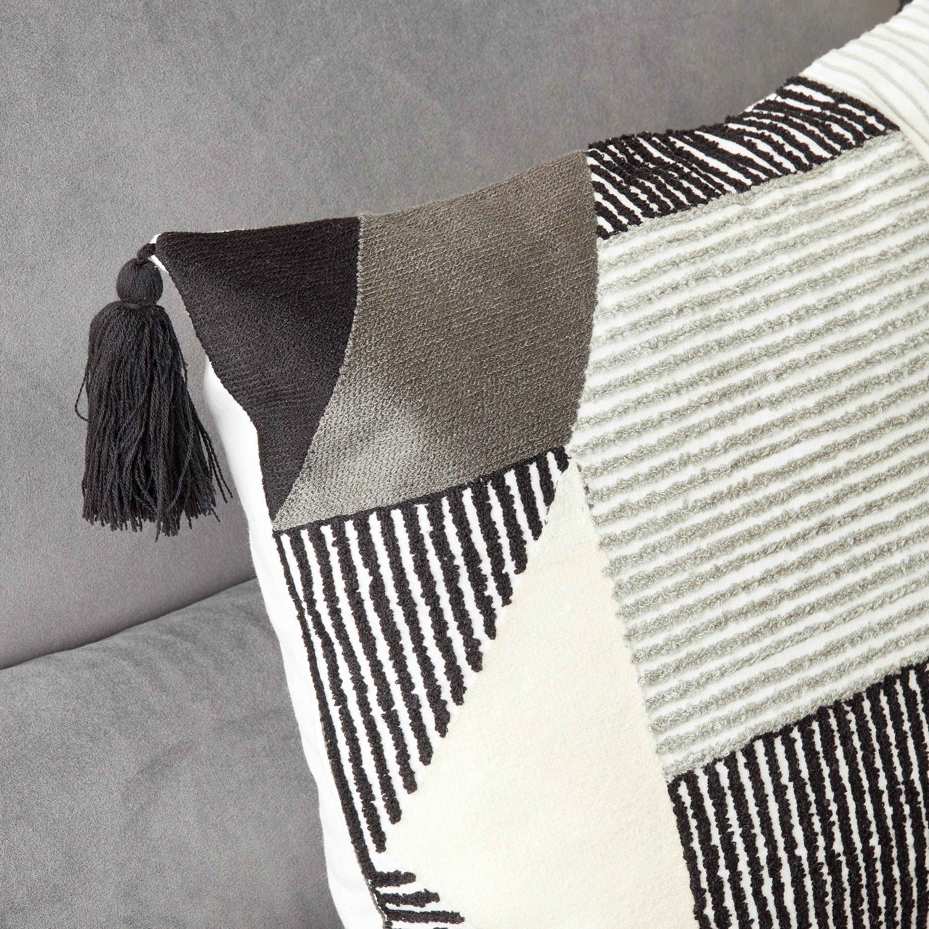 غطاء وسادة مزيّن من بي & دبليو فيليب - 45x45 سم-hbxhomeware-cushionsandcovers-cushioncovers-image-2