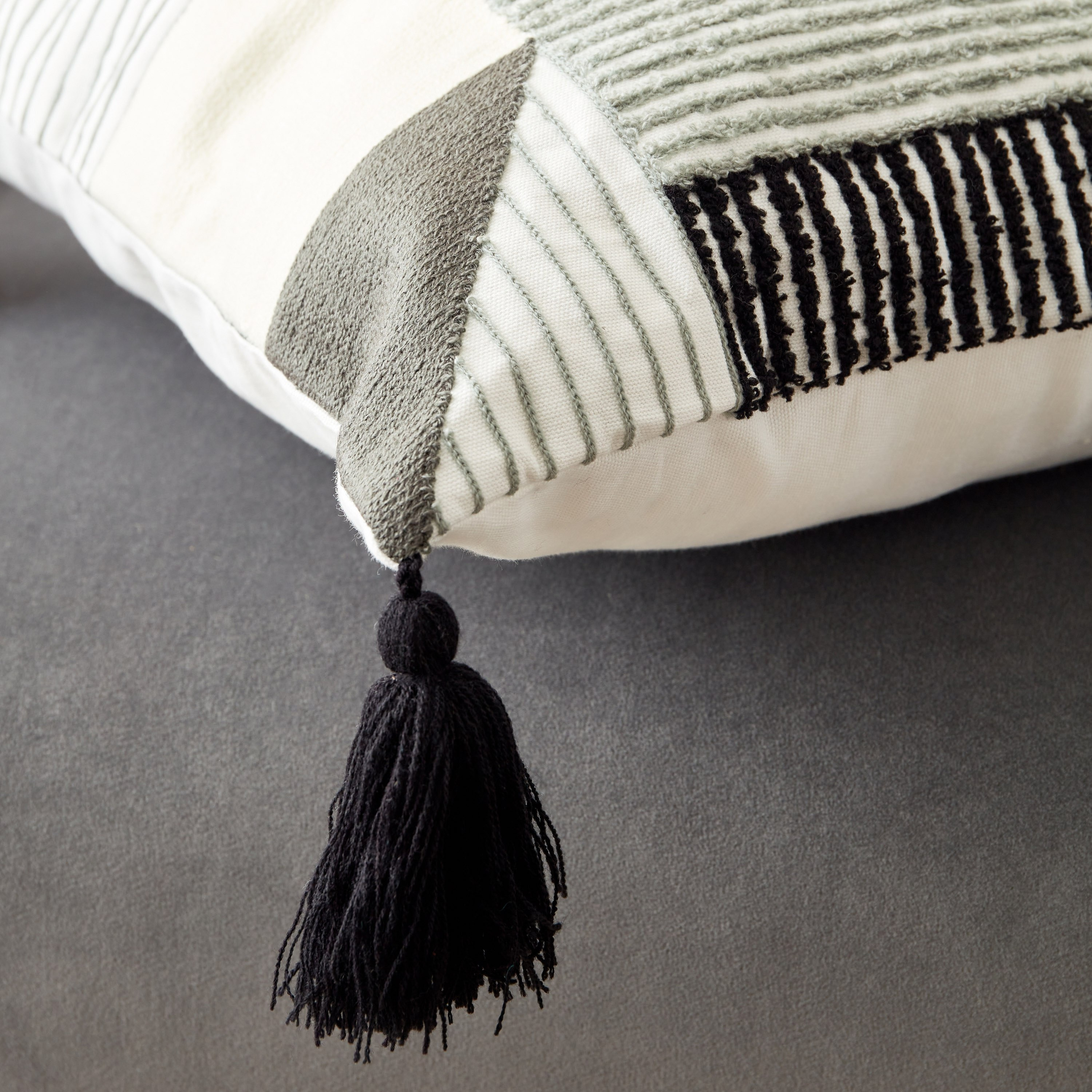 غطاء وسادة مزيّن من بي & دبليو فيليب - 45x45 سم-hbxhomeware-cushionsandcovers-cushioncovers-image-3