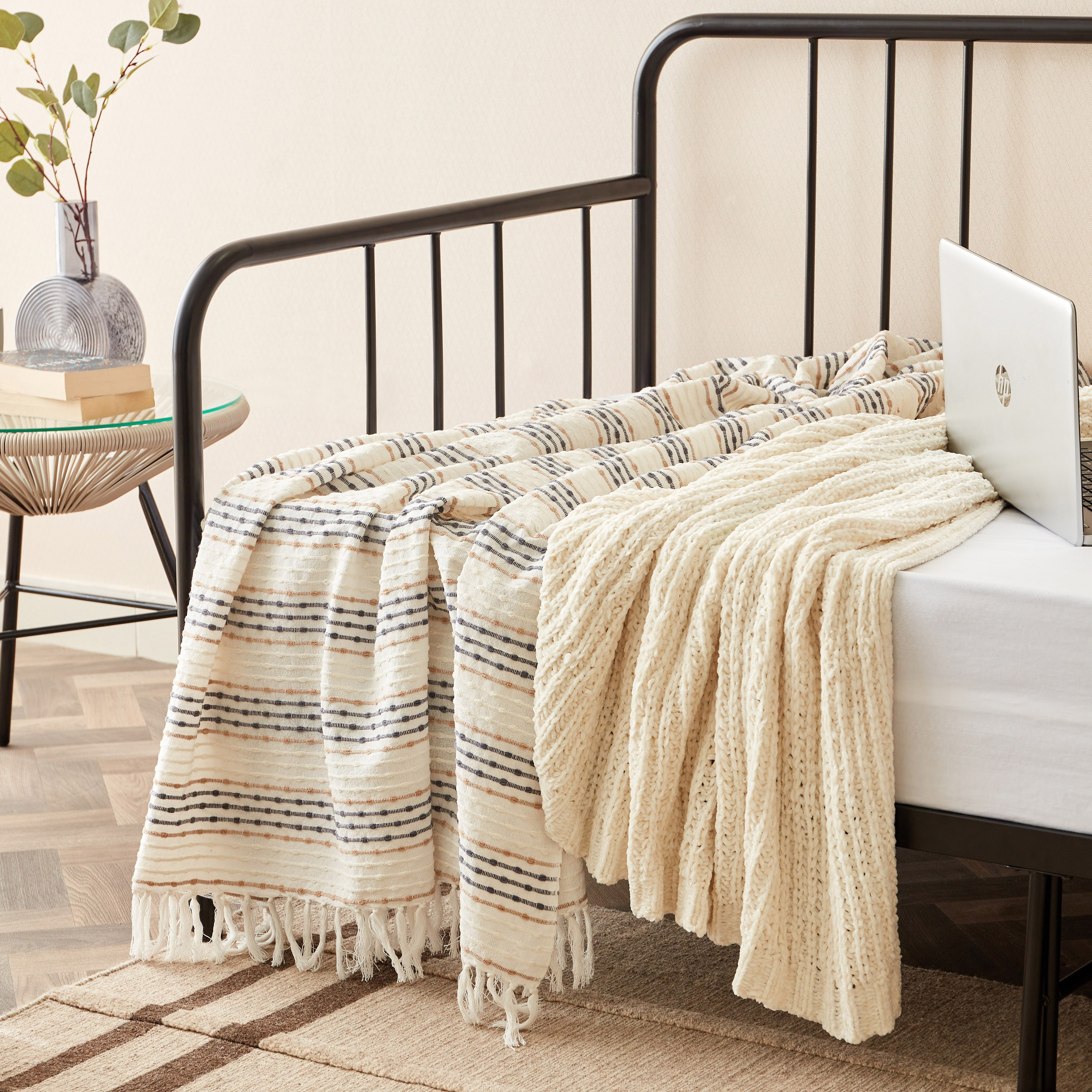 بطانية خفيفة منسوجة من هالي - 130x170 سم-hbxhomeware-hbxbedroom-image-5