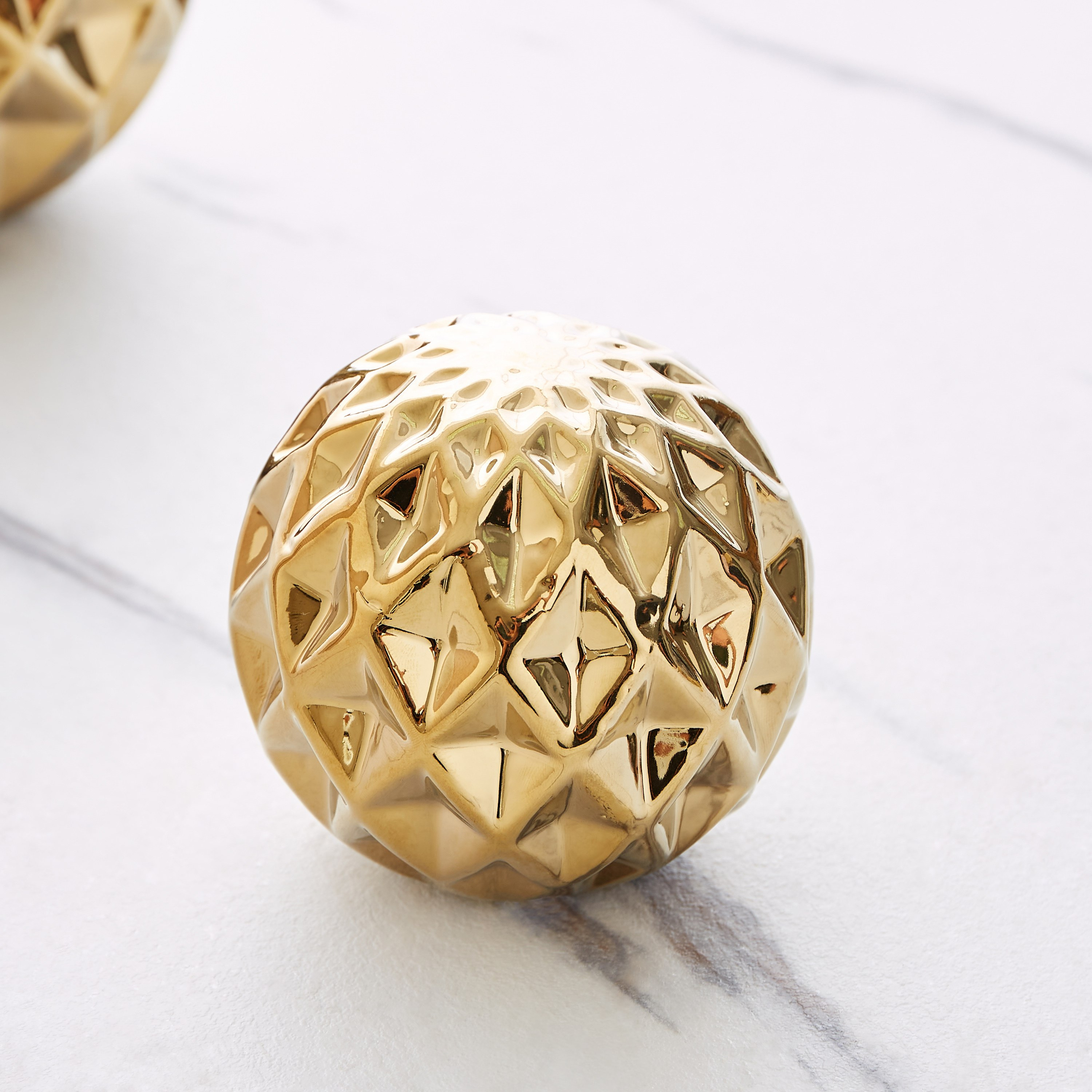 كرة ديكور صغيرة من جلايد - 9.5x9.5x8.7 سم-hbxhomeware-homedecor-figurinesandornaments-image-1