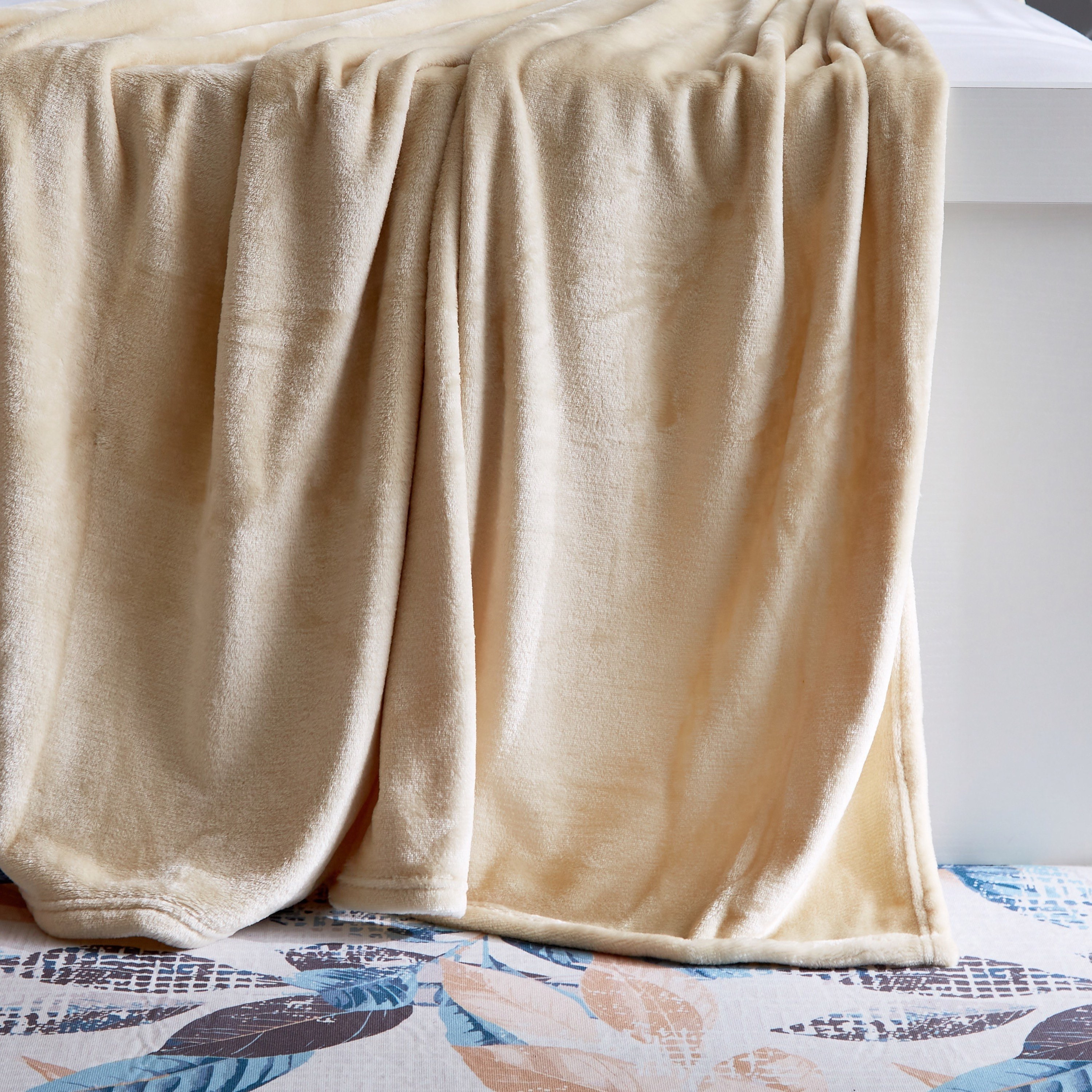 Nova Solid Queen Flannel Blanket - 200x220 cm-hbxhomeware-hbxbedroom-image-4
