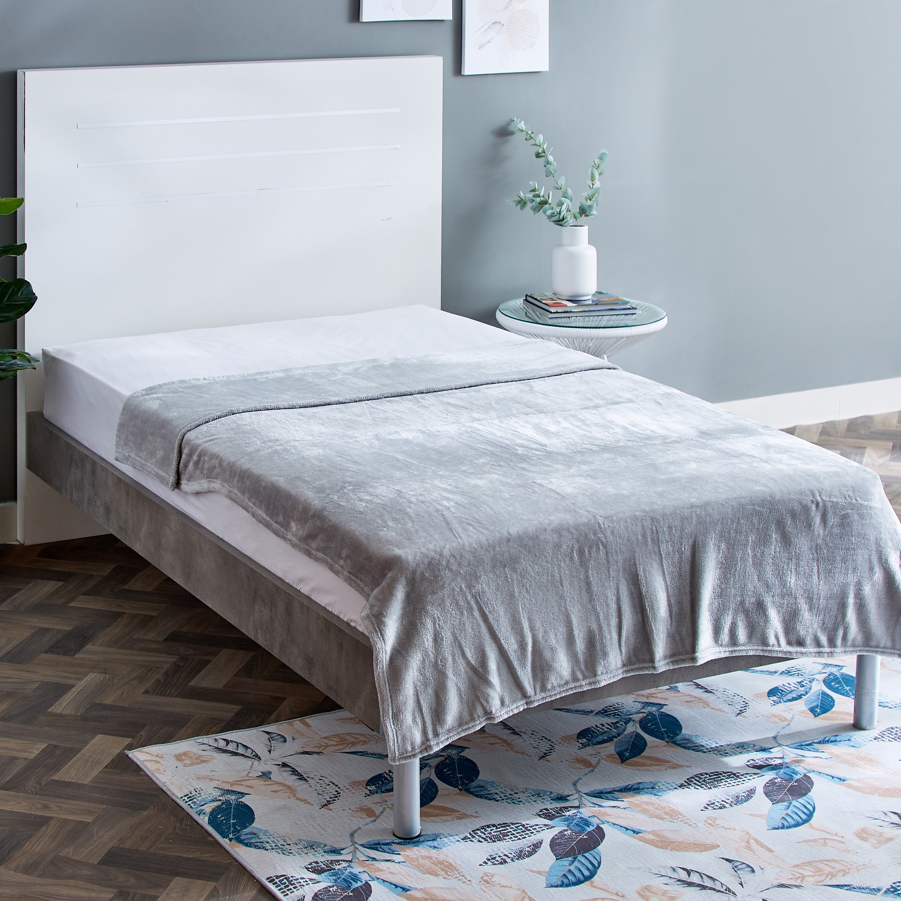بطانية كوين فلانيل سادة من نوفا - 200x220 سم-hbxhomeware-hbxbedroom-image-1