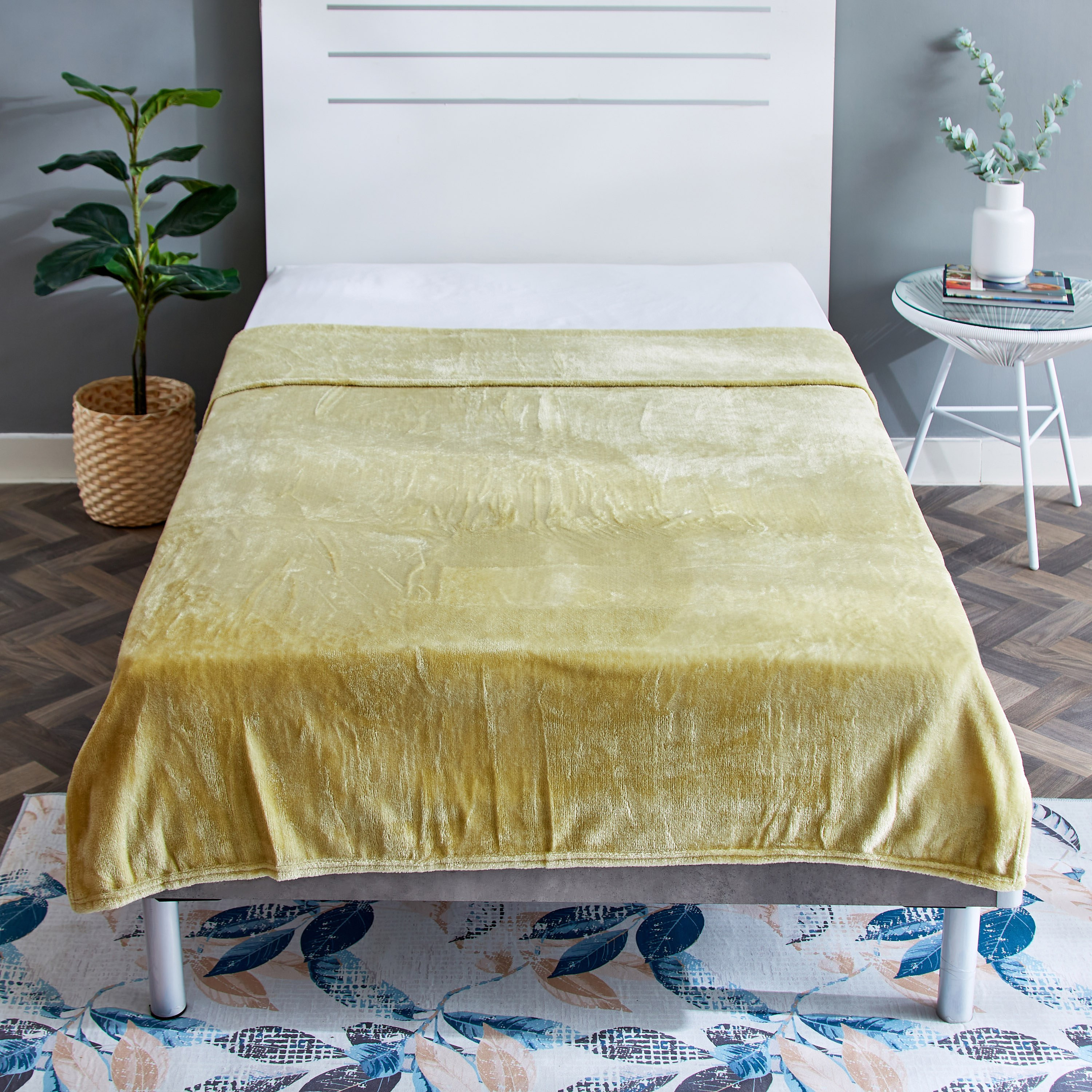 Nova Solid Twin Flannel Blanket - 140x200 cm-hbxhomeware-hbxbedroom-image-2