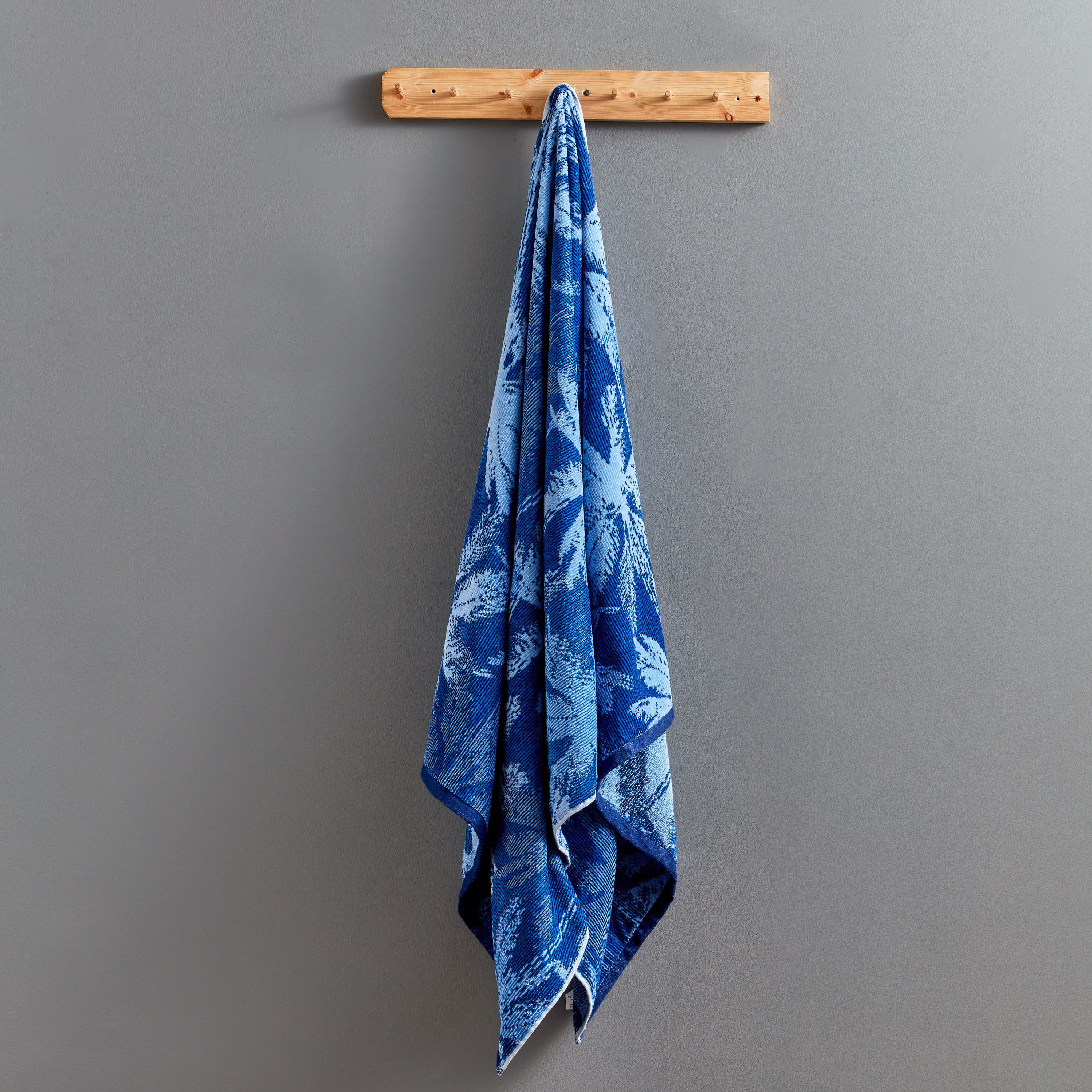 منشفة شاطئ قطنية بتصميم نخلة من فيفيد - 86x160 سم-hbxbathroom-bathroomtextiles-image-1