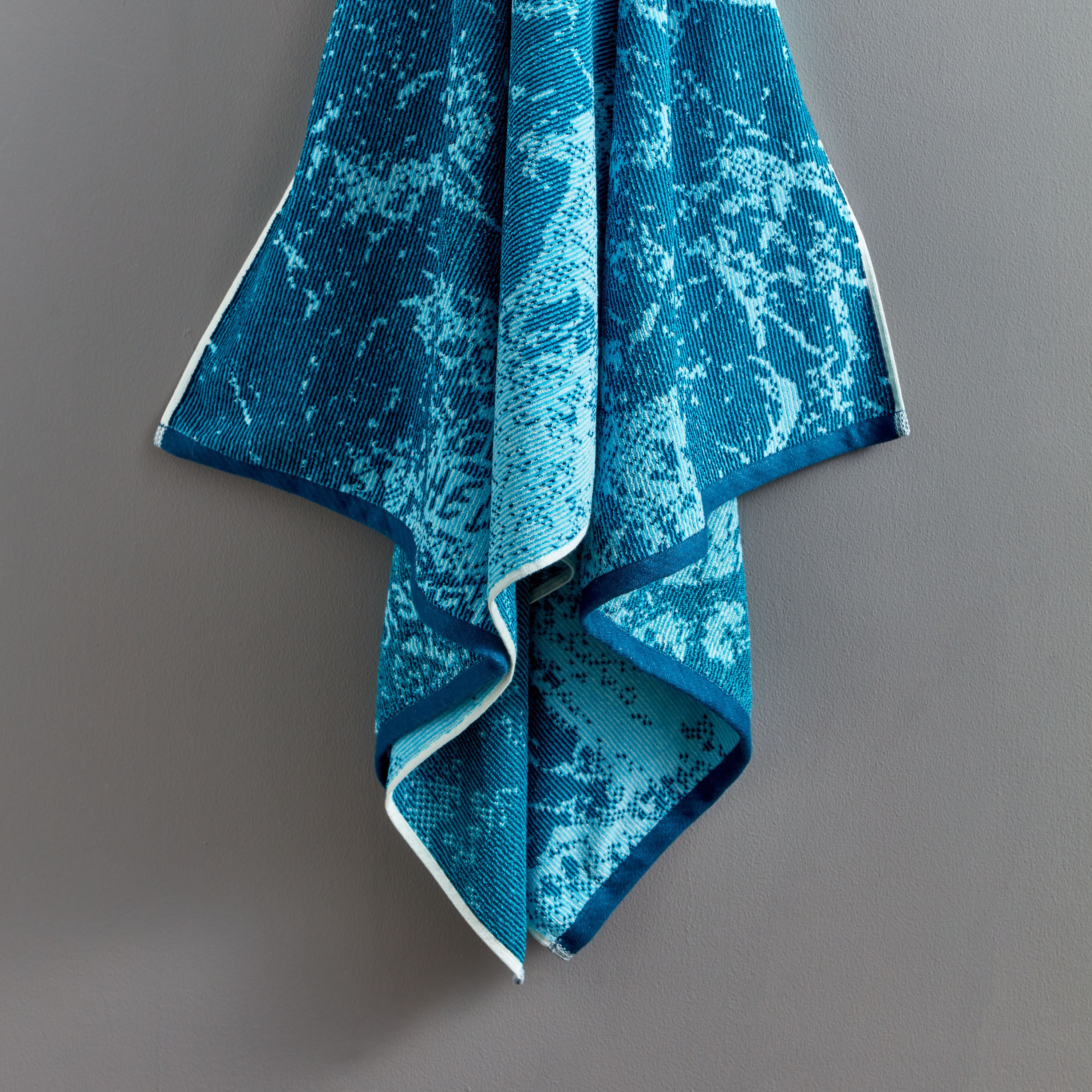 منشفة شاطئ قطن بتصميم مموّج من فيفيد - 86x160 سم-hbxbathroom-bathroomtextiles-image-2
