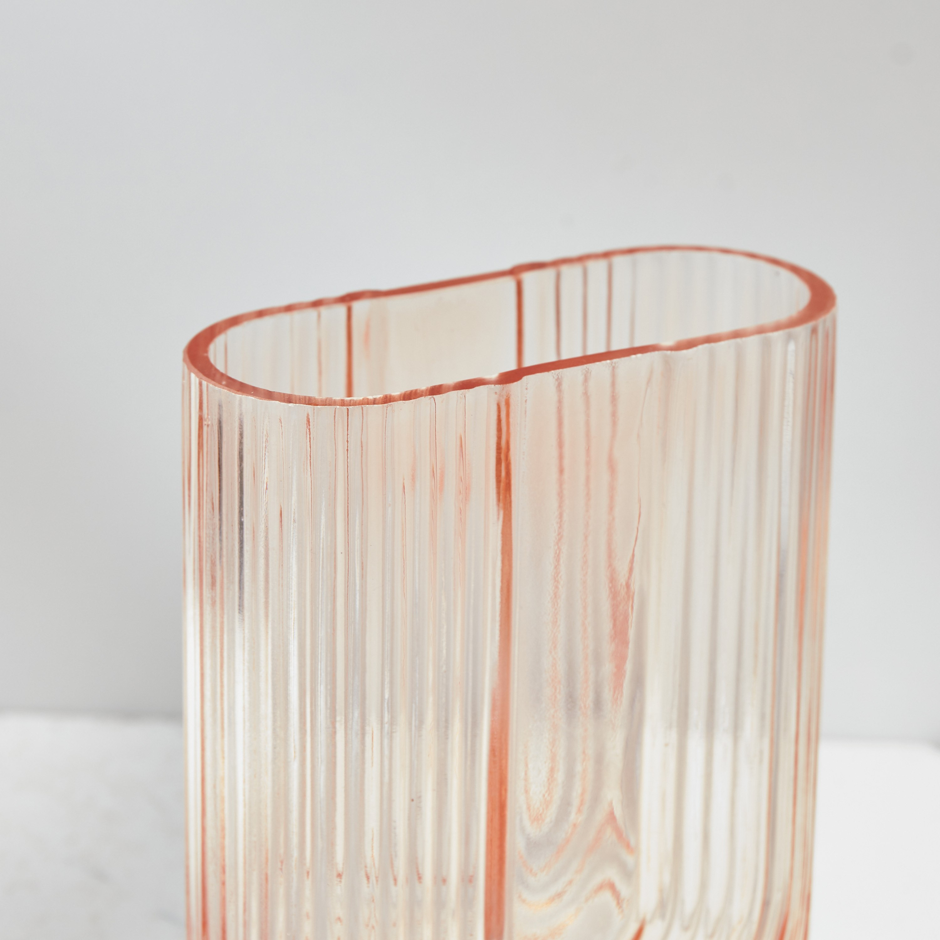 مزهرية زجاجية مضلعة من أوريك-hbxbedroom-decorandaccessories-vases-image-3