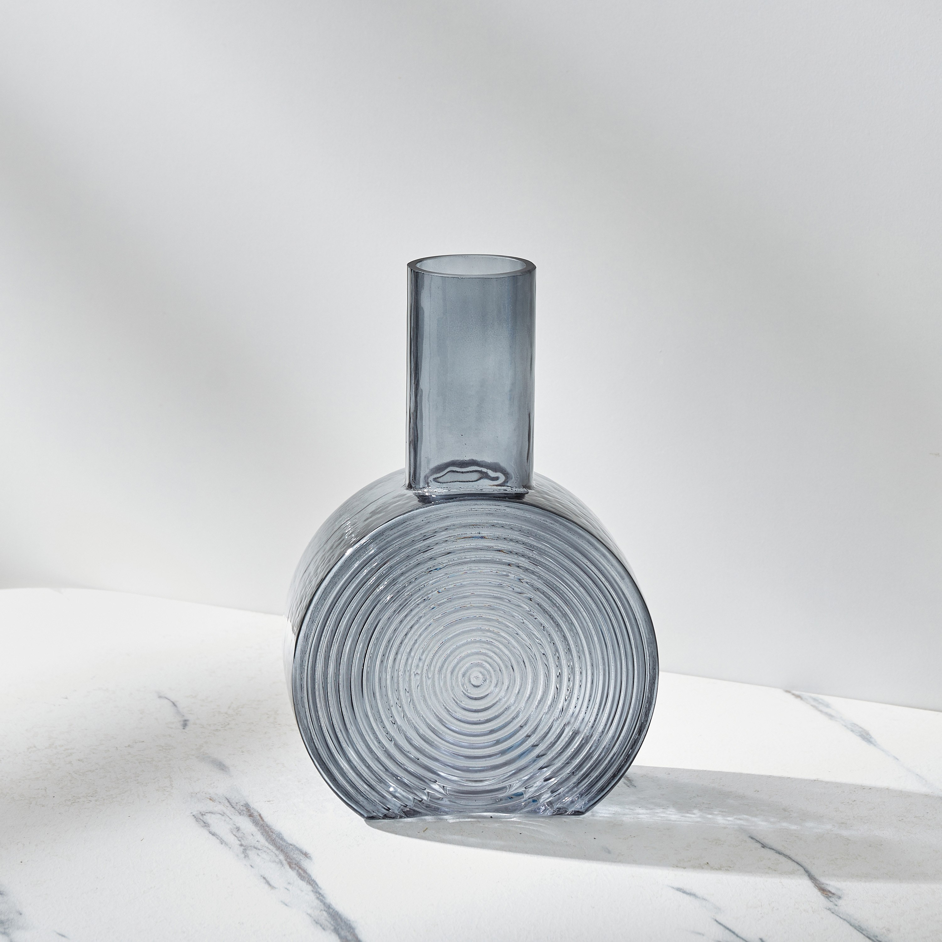 مزهرية زجاجية مضلعة من أوريك-hbxbedroom-decorandaccessories-vases-image-1