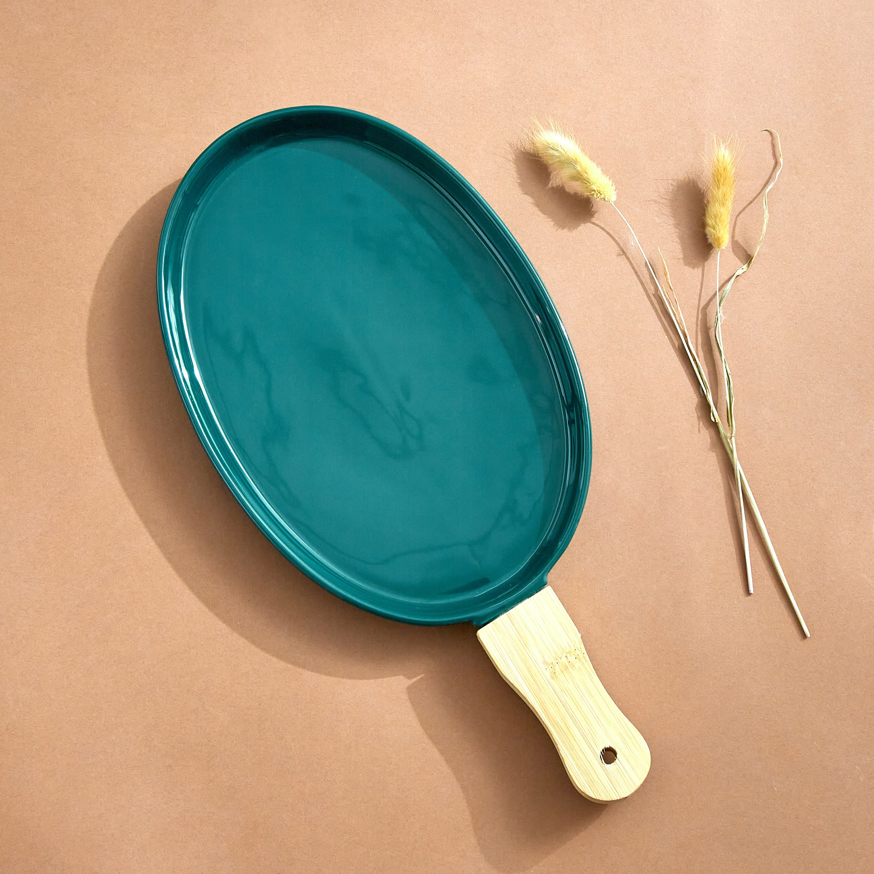 صحن سيراميك بمقبض خيزران من آميتي - 35.5x17x3.5 سم-hbxdecorandfurnishings-tabletop-serveware-image-2