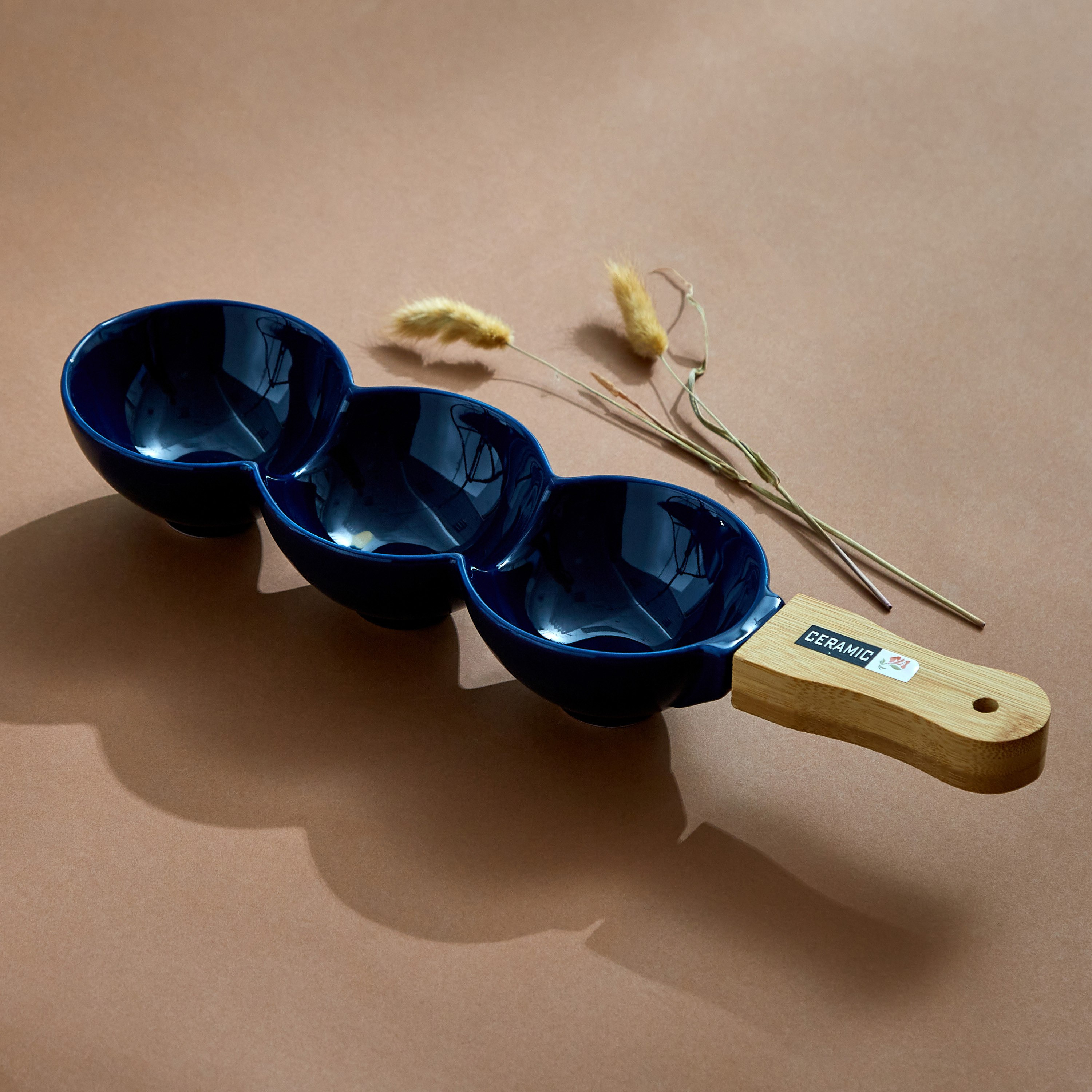 وعاء سيراميك بمقبض خيزران من آميتي - 38x10x5 سم-hbxdecorandfurnishings-tabletop-serveware-image-1