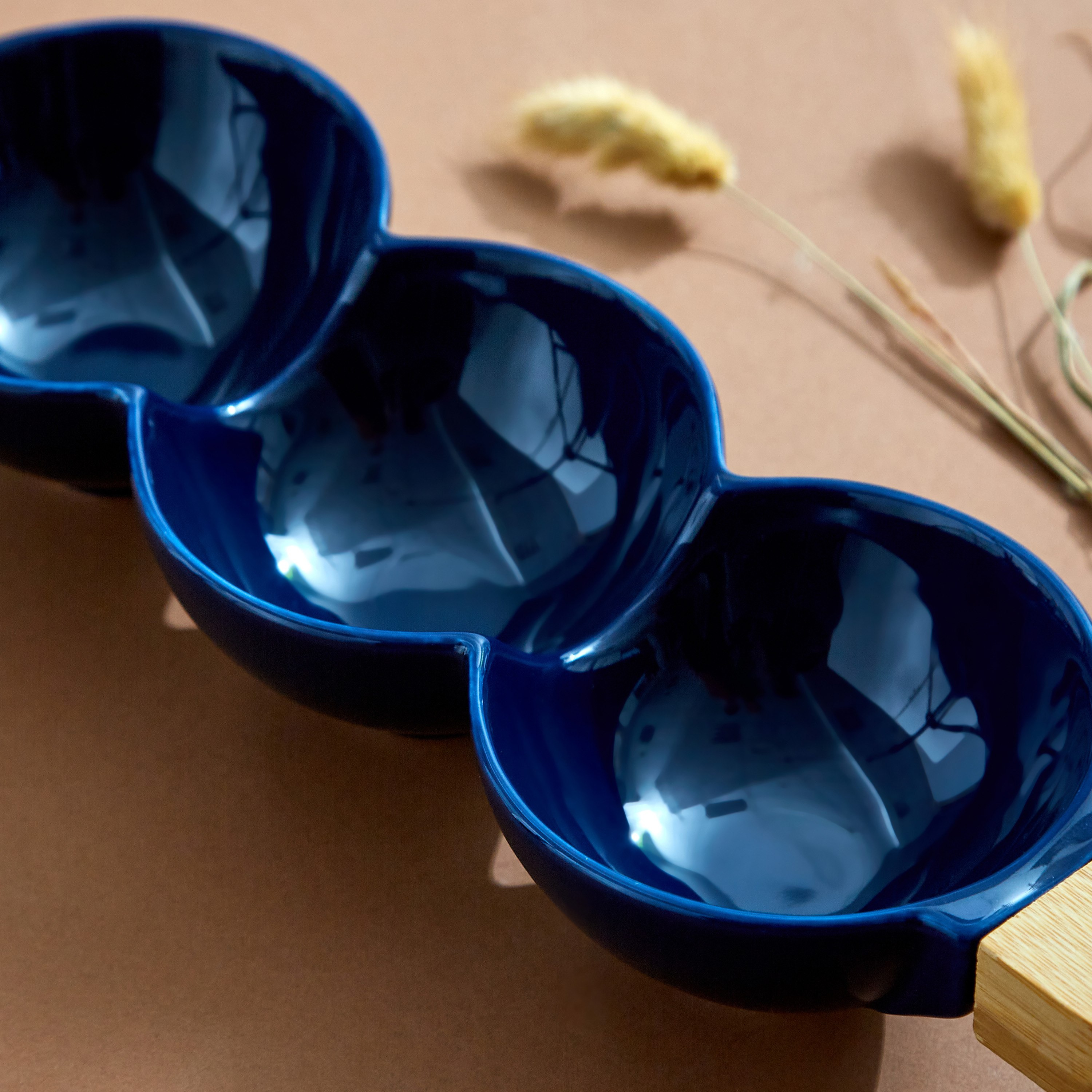 وعاء سيراميك بمقبض خيزران من آميتي - 38x10x5 سم-hbxdecorandfurnishings-tabletop-serveware-image-3