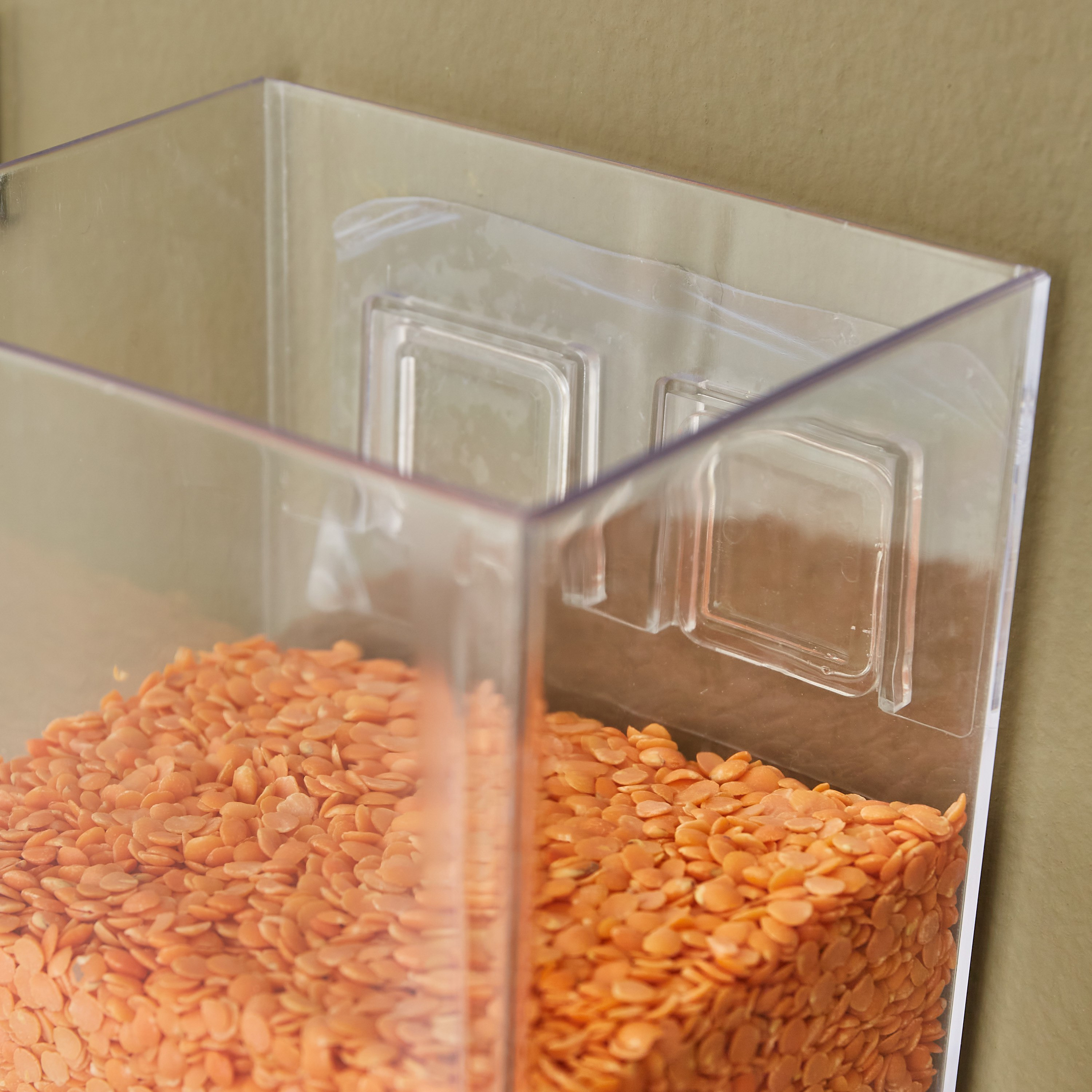 موزع حبوب شفاف سهل الاستخدام يثبت على الحائط من إسينشال - 1 لتر-hbxhomeware-hbxkitchen-image-3