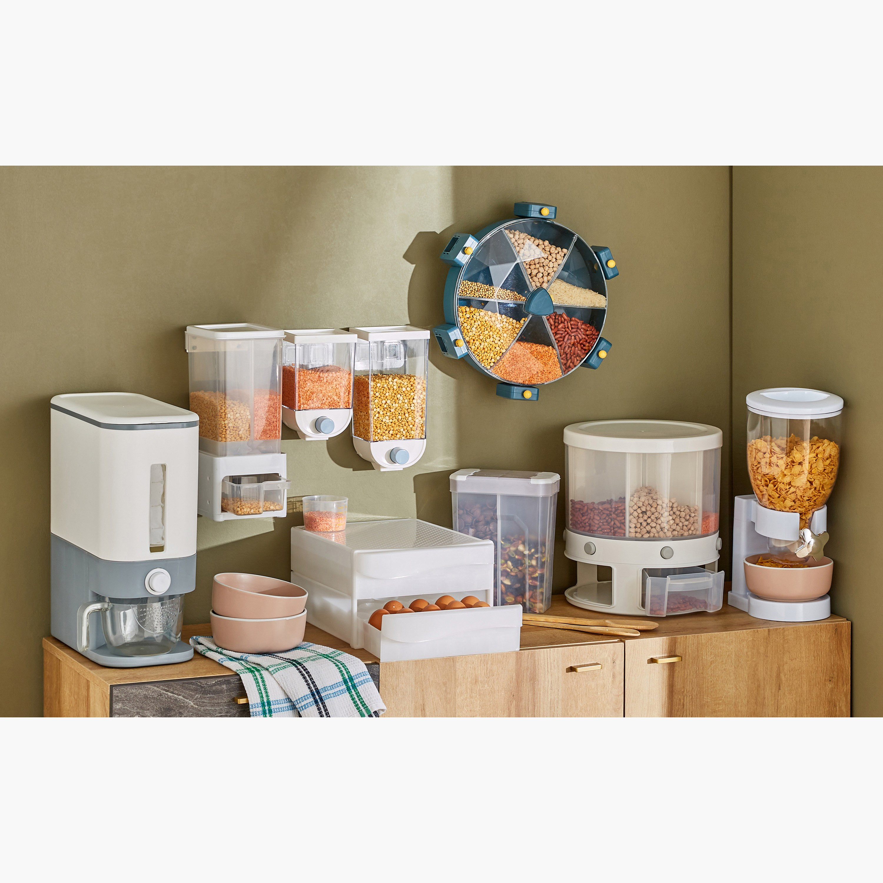 موزع حبوب شفاف سهل الاستخدام يثبت على الحائط من إسينشال - 1 لتر-hbxhomeware-hbxkitchen-image-7