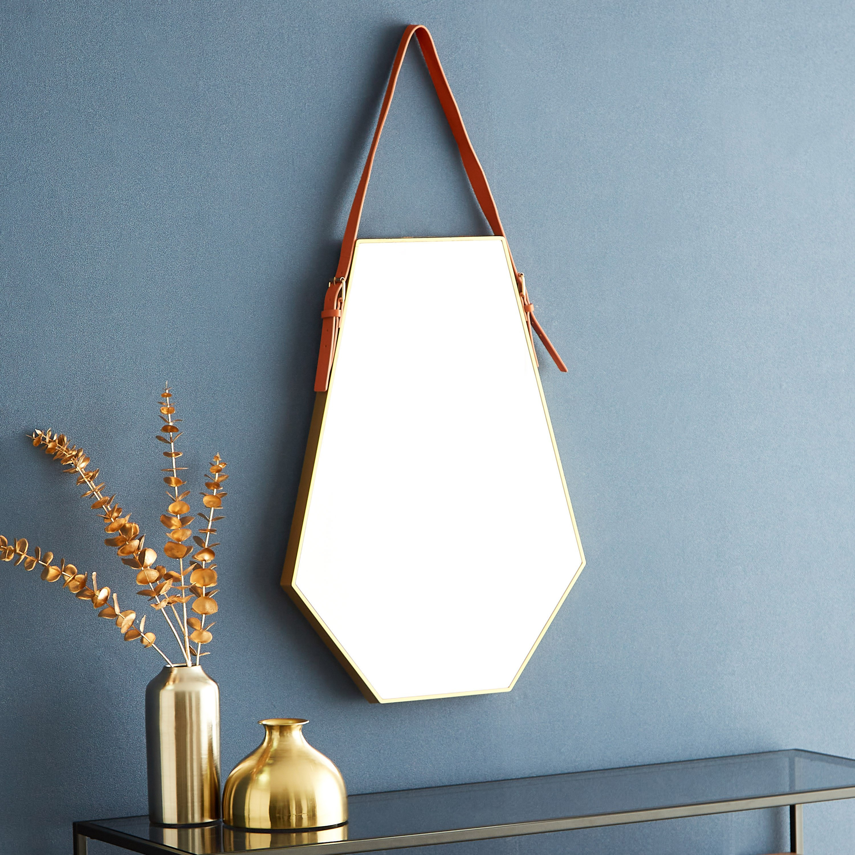 مرآة عصرية مُعلقة بحزام جلد من ميراج - 66x49x3.5 سم-hbxhomeware-hbxdecorandfurnishings-image-2
