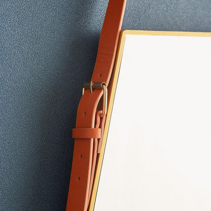 مرآة عصرية مُعلقة بحزام جلد من ميراج - 66x49x3.5 سم