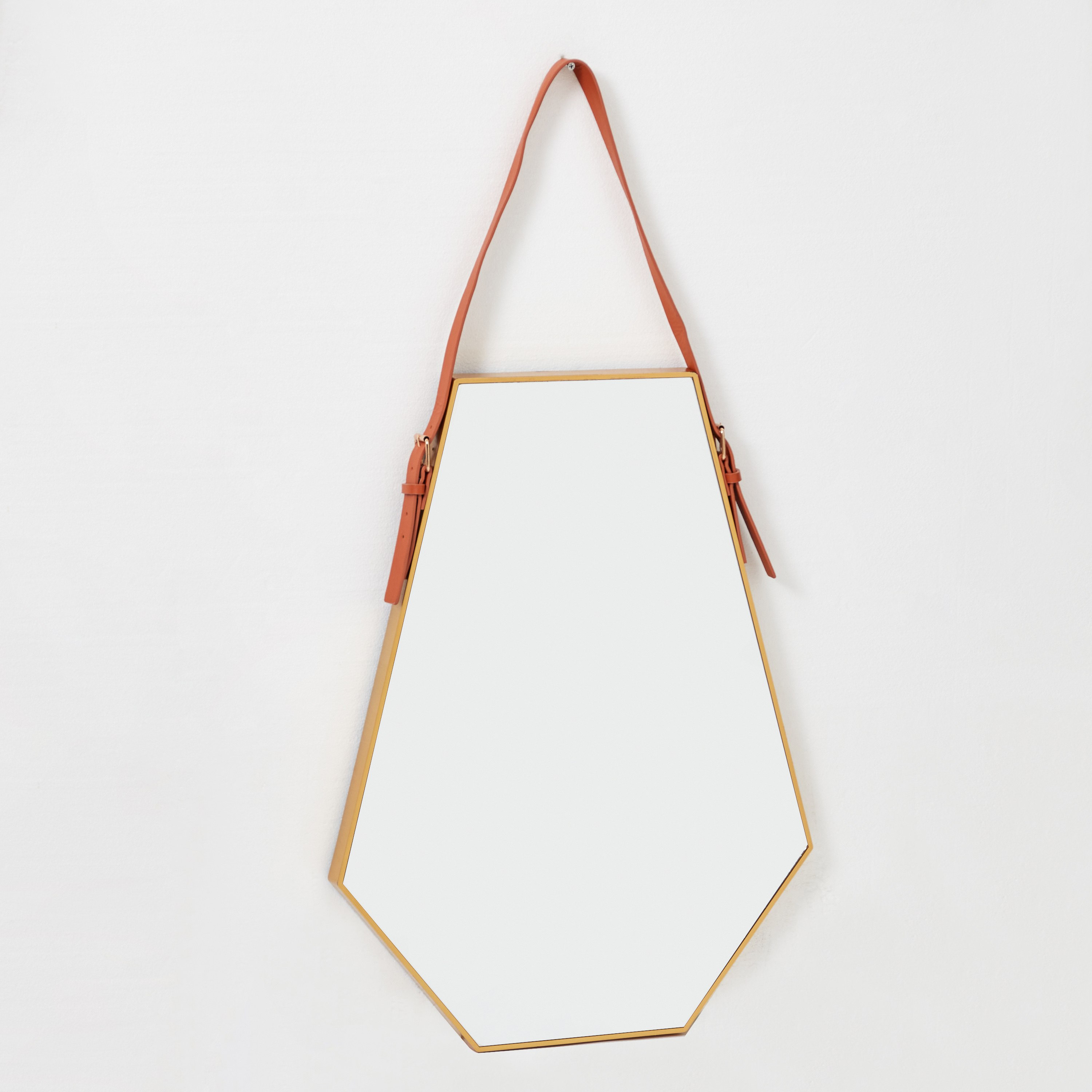 مرآة عصرية مُعلقة بحزام جلد من ميراج - 66x49x3.5 سم-hbxhomeware-hbxdecorandfurnishings-image-6