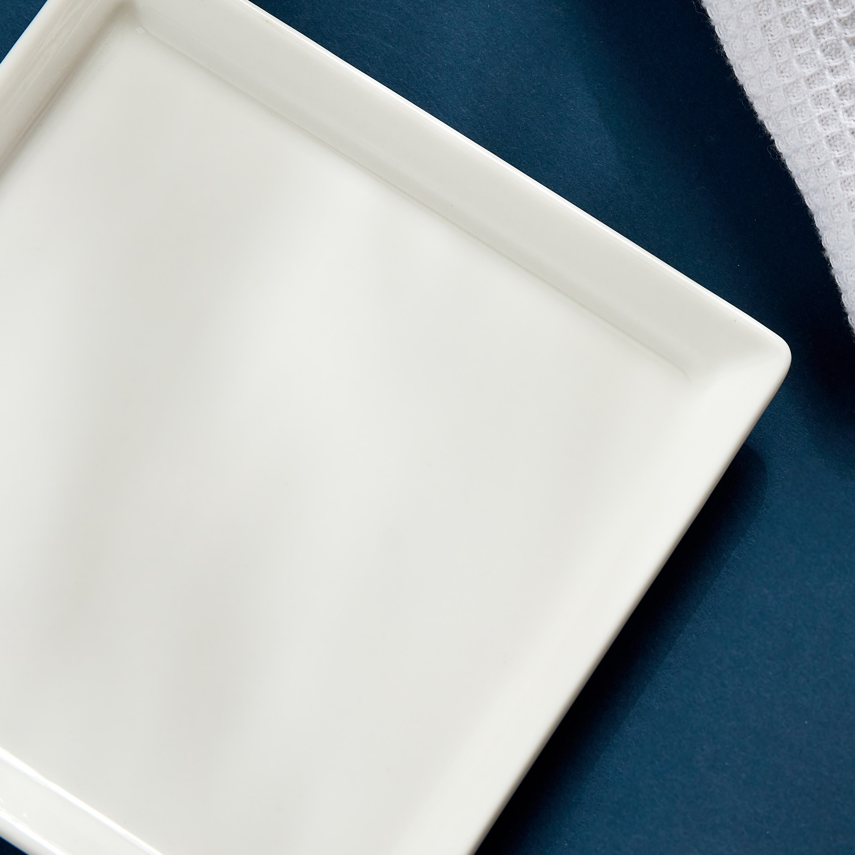 صحن تقديم مربّع من هوسبيتاليتي - 14x14 سم-hbxdecorandfurnishings-tabletop-crockery-image-3