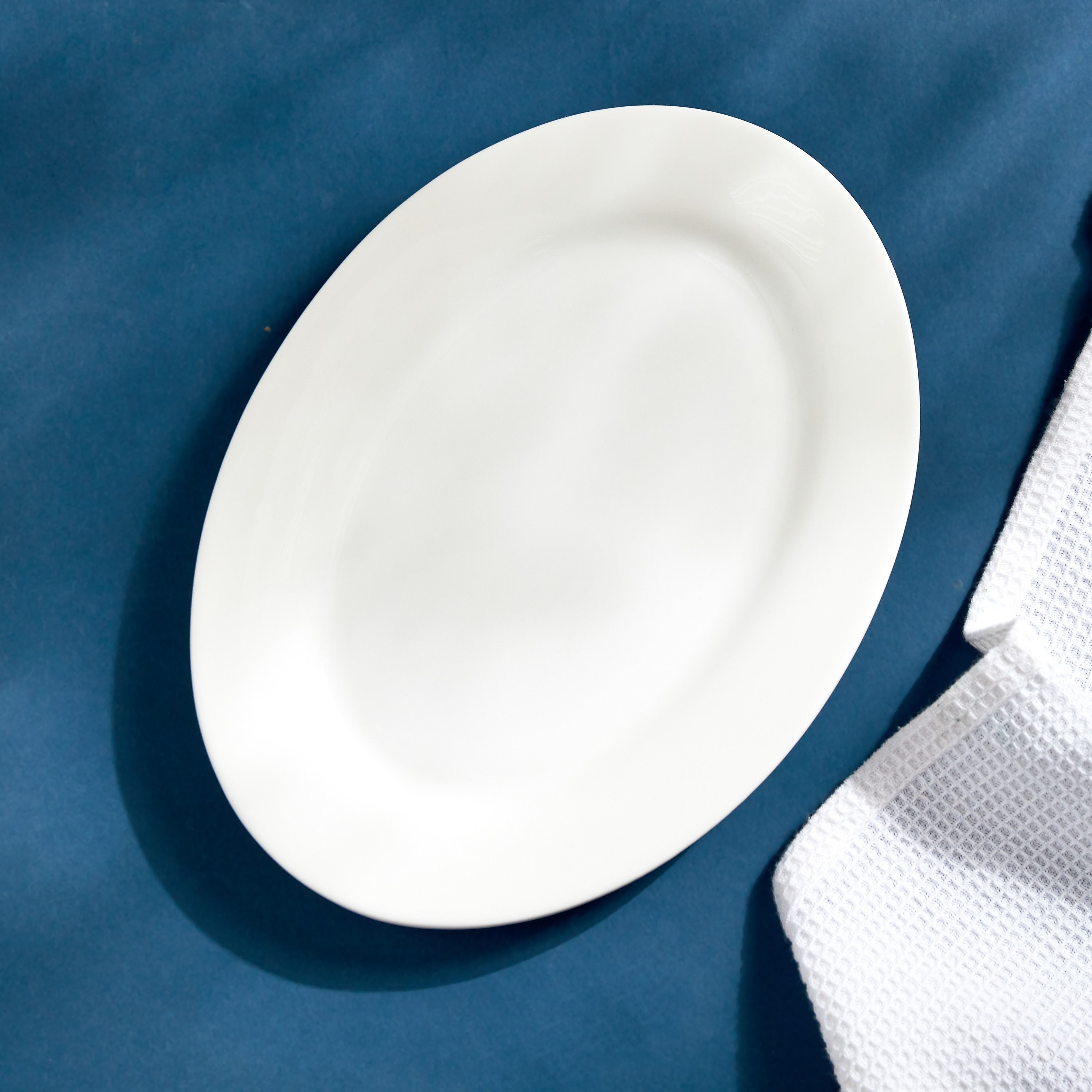 Oval serving clearance plate