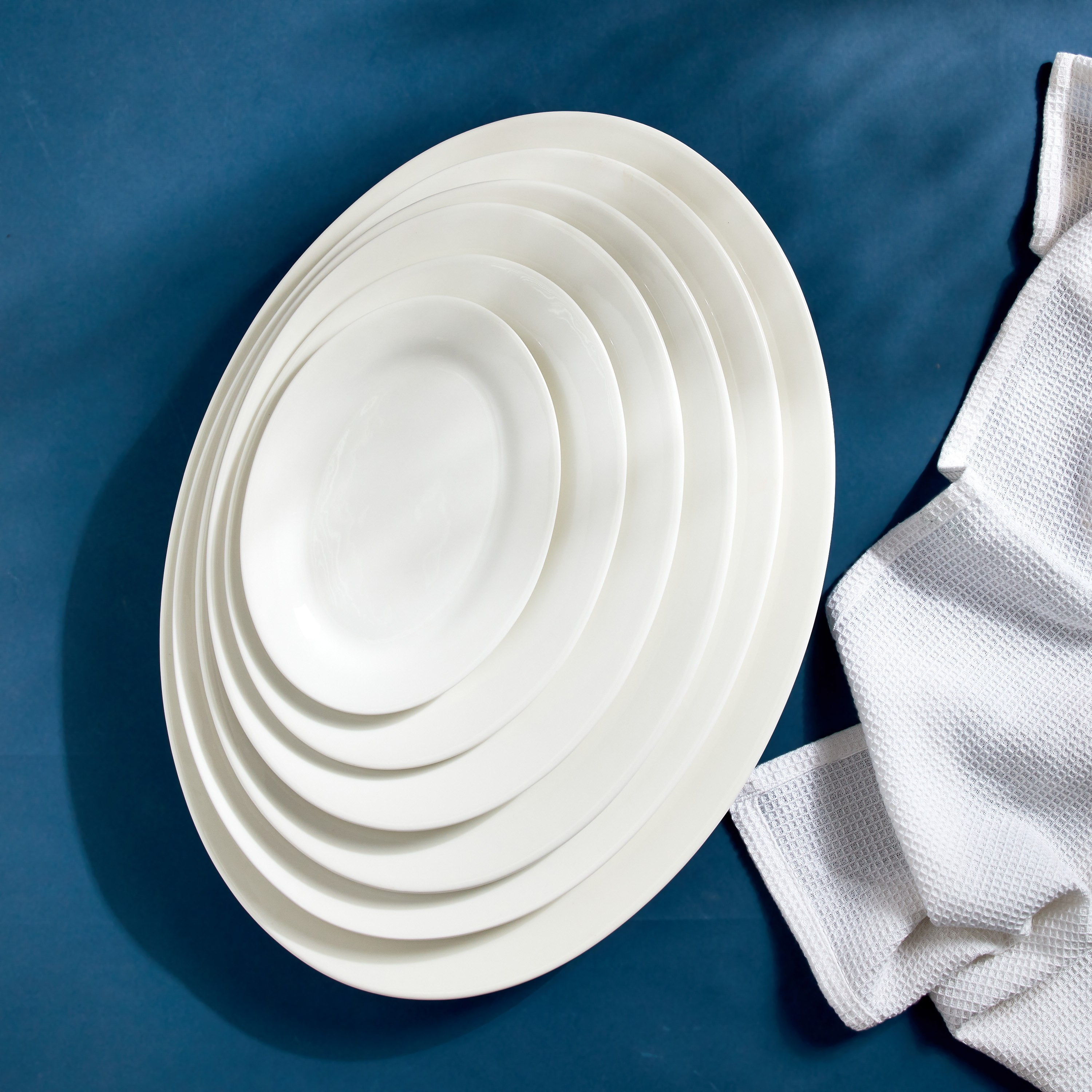صحن تقديم بيضاوي من هوسبيتاليتي - 35 سم-hbxdecorandfurnishings-tabletop-crockery-image-1