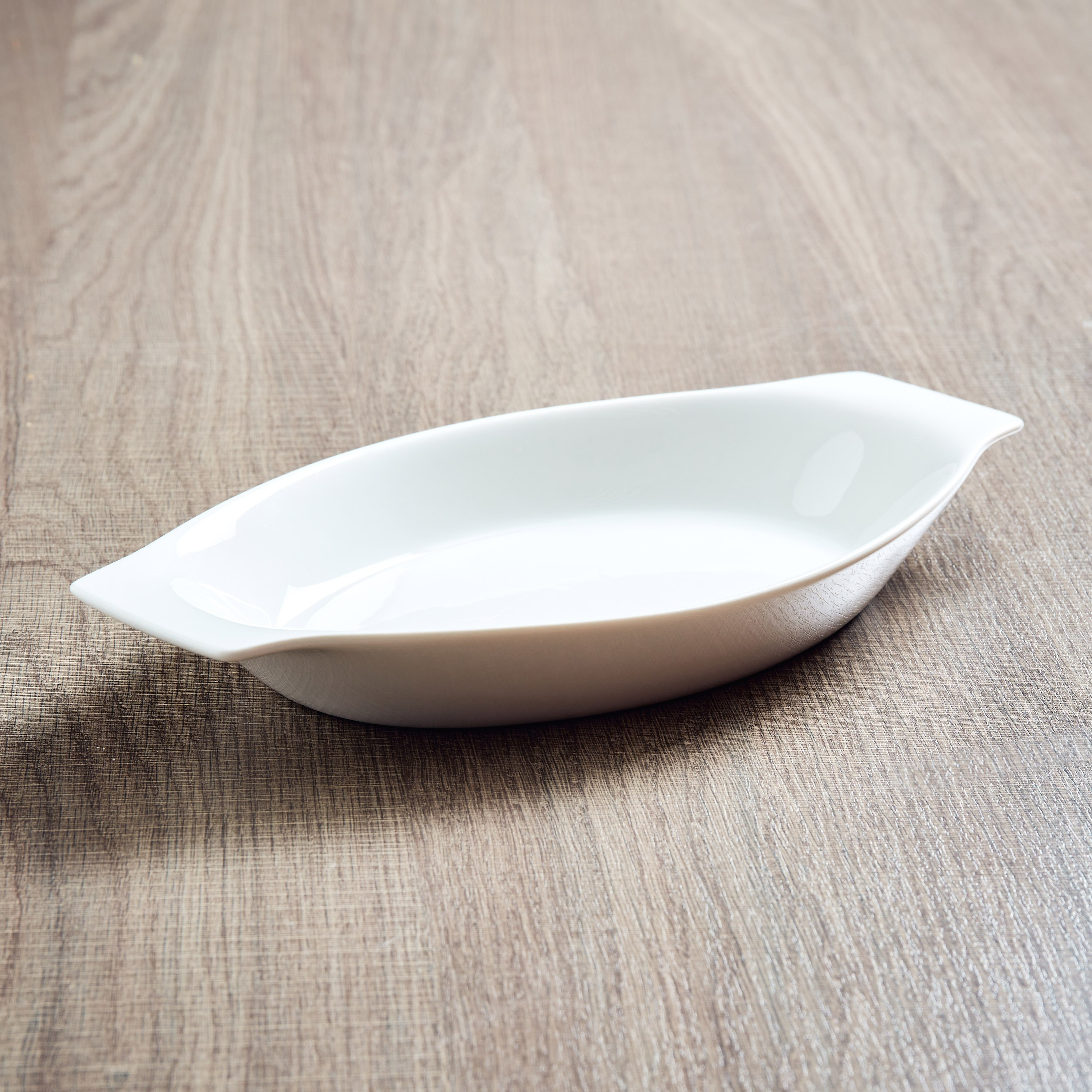 صحن تقديم بشكل بانانا من هوسبيتاليتي - 31 سم-hbxdecorandfurnishings-tabletop-crockery-image-2