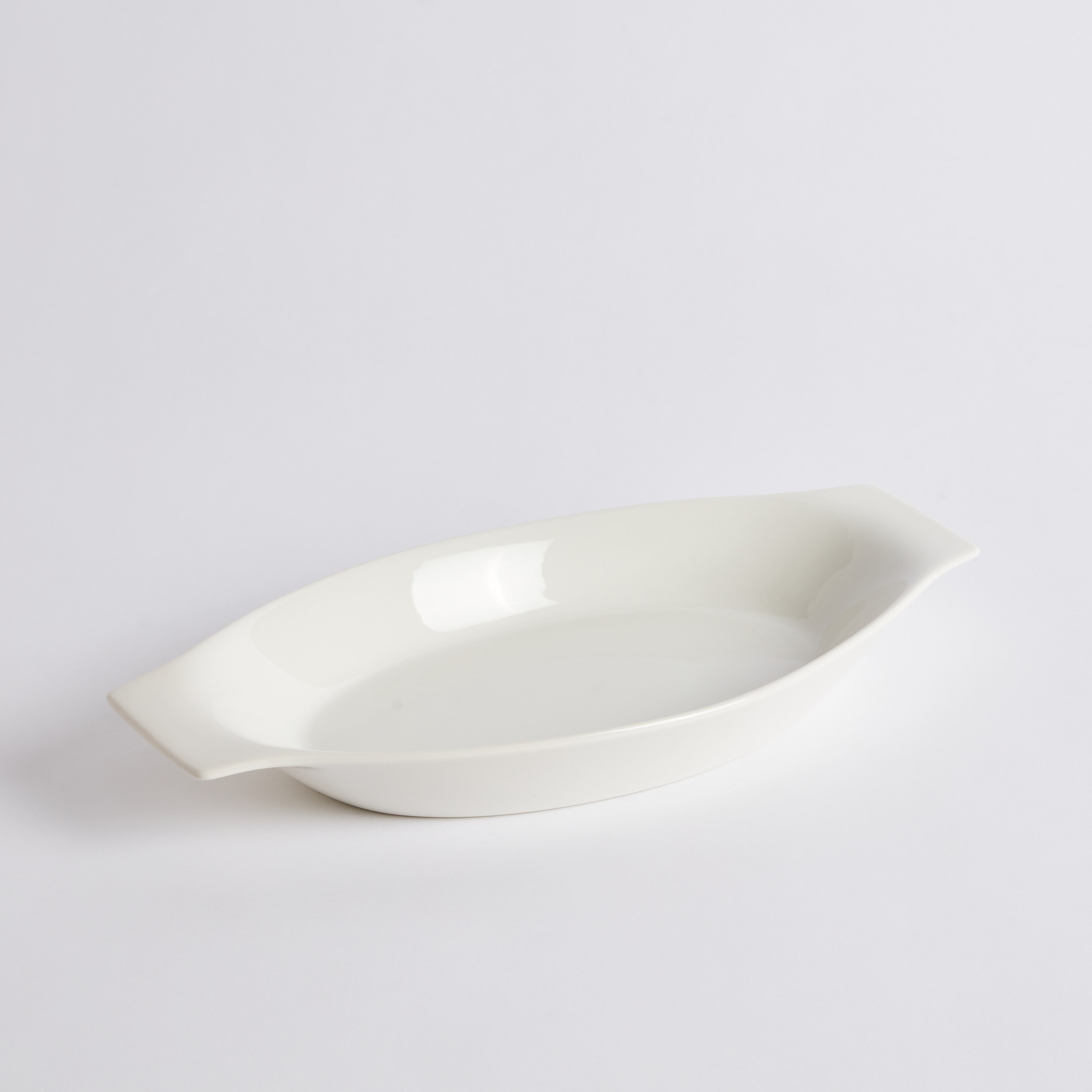 صحن تقديم بشكل بانانا من هوسبيتاليتي - 31 سم-hbxdecorandfurnishings-tabletop-crockery-image-5