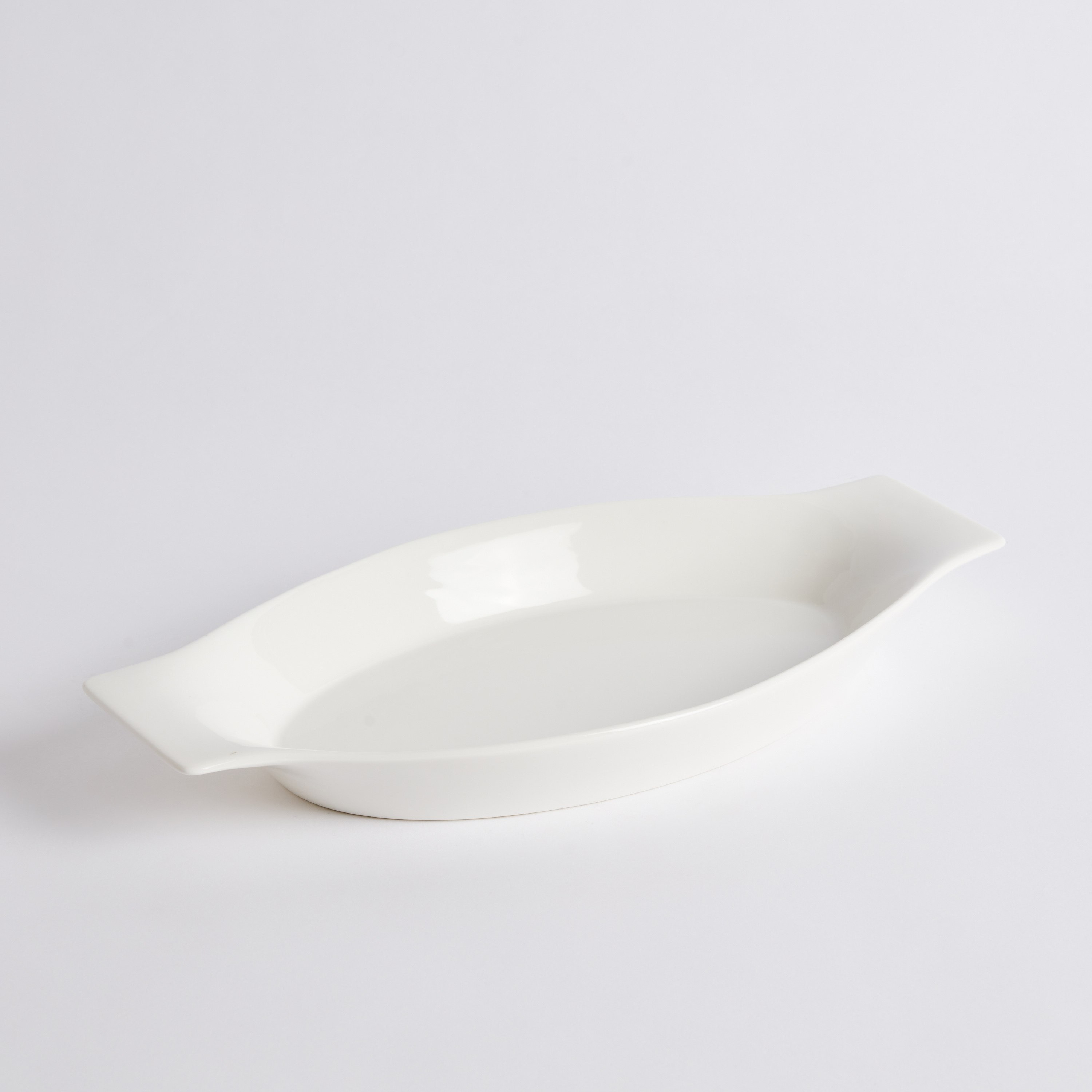 صحن تقديم بشكل بانانا من هوسبيتاليتي - 36 سم-hbxdecorandfurnishings-tabletop-crockery-image-5